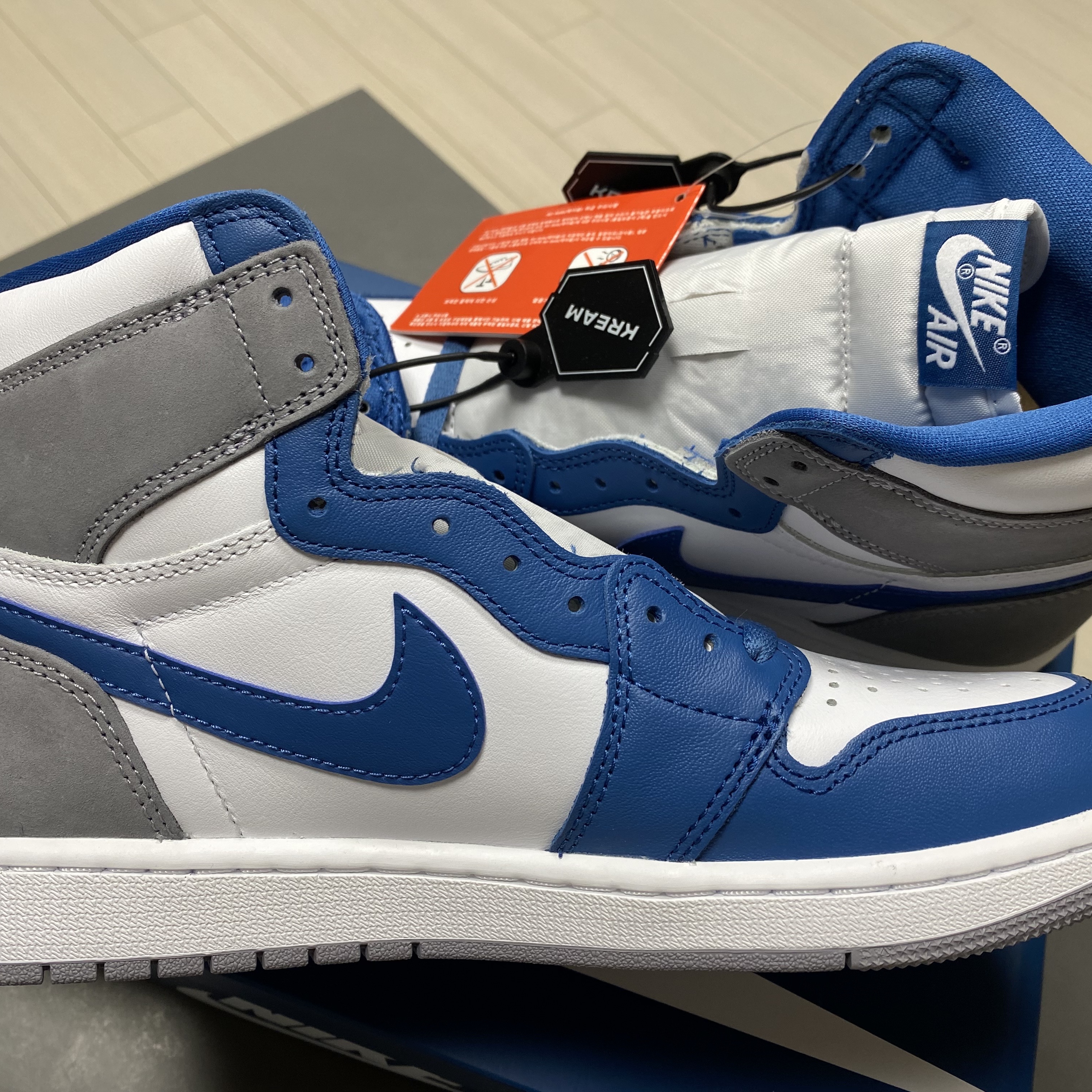 Jordan 1 Retro High OG True Blue 착용 스타일 - 3