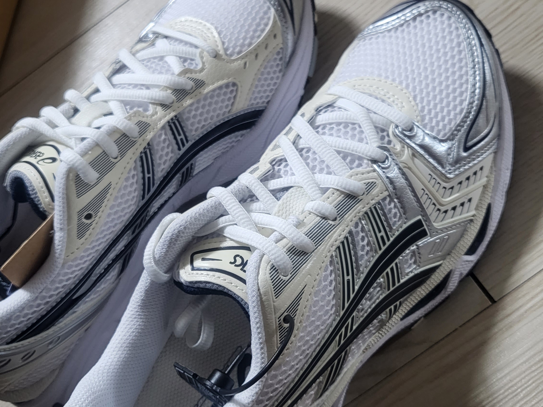 (W) Asics Gel-Kayano 14 White Midnight 착용 스타일