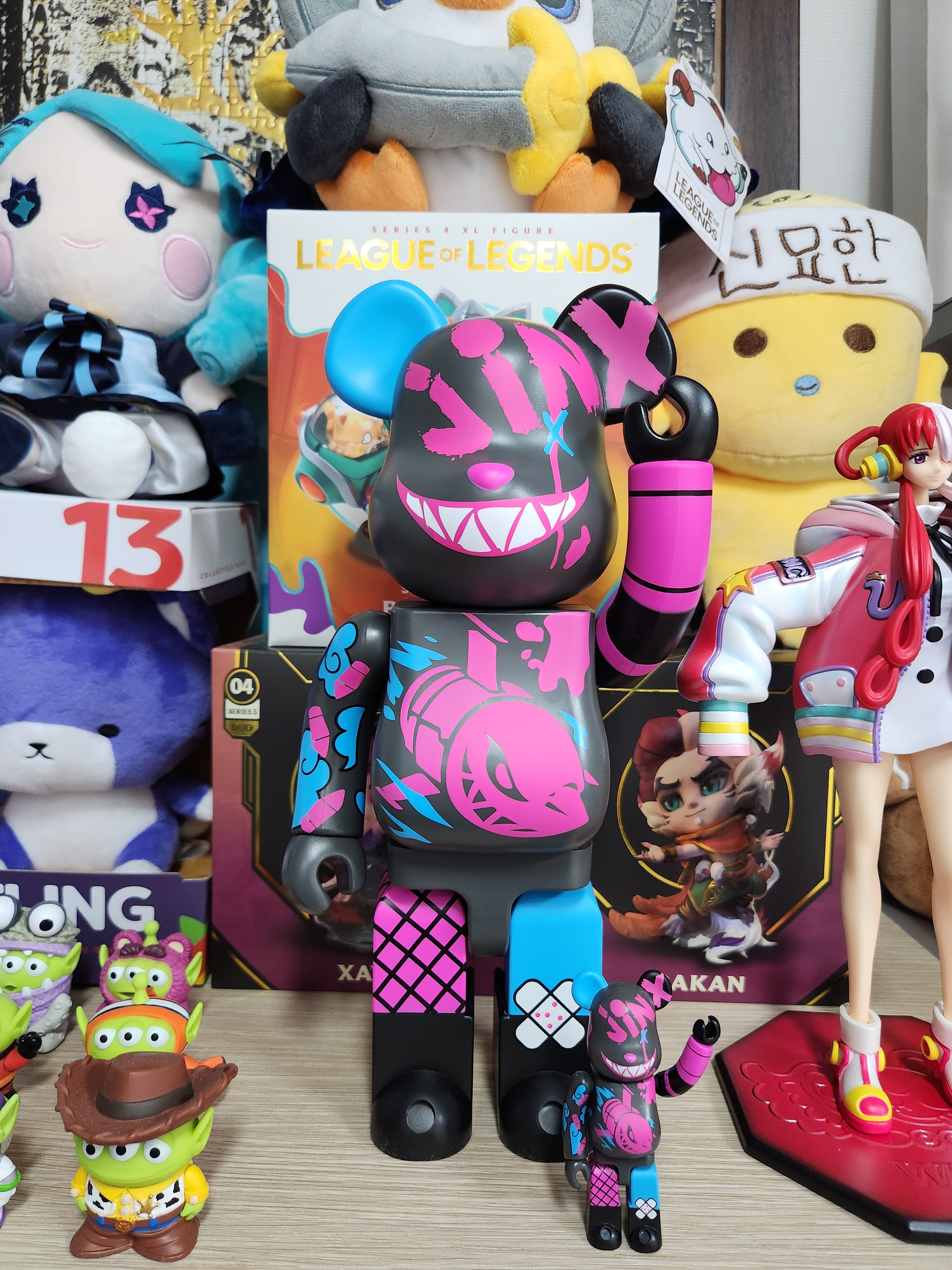 Bearbrick League of Legends Jinx 100% & 400% Set 착용 스타일