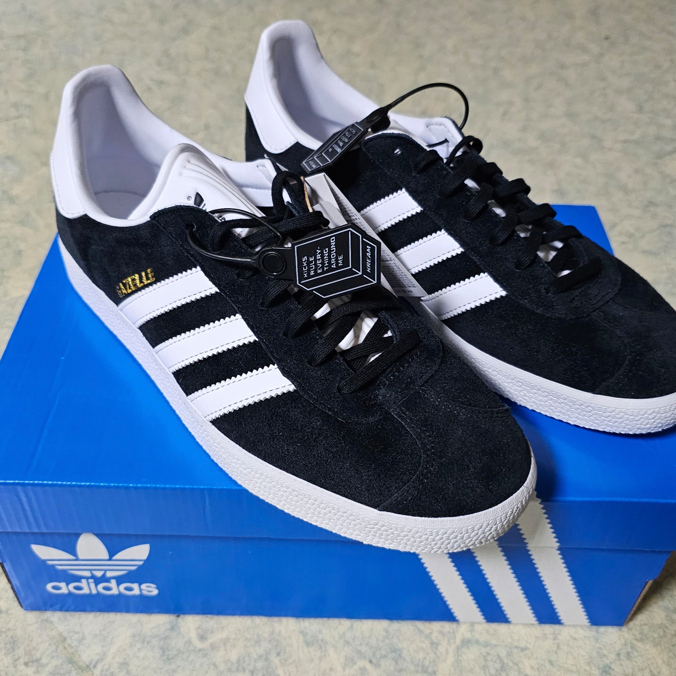 Adidas Gazelle Core Black White 착용 스타일