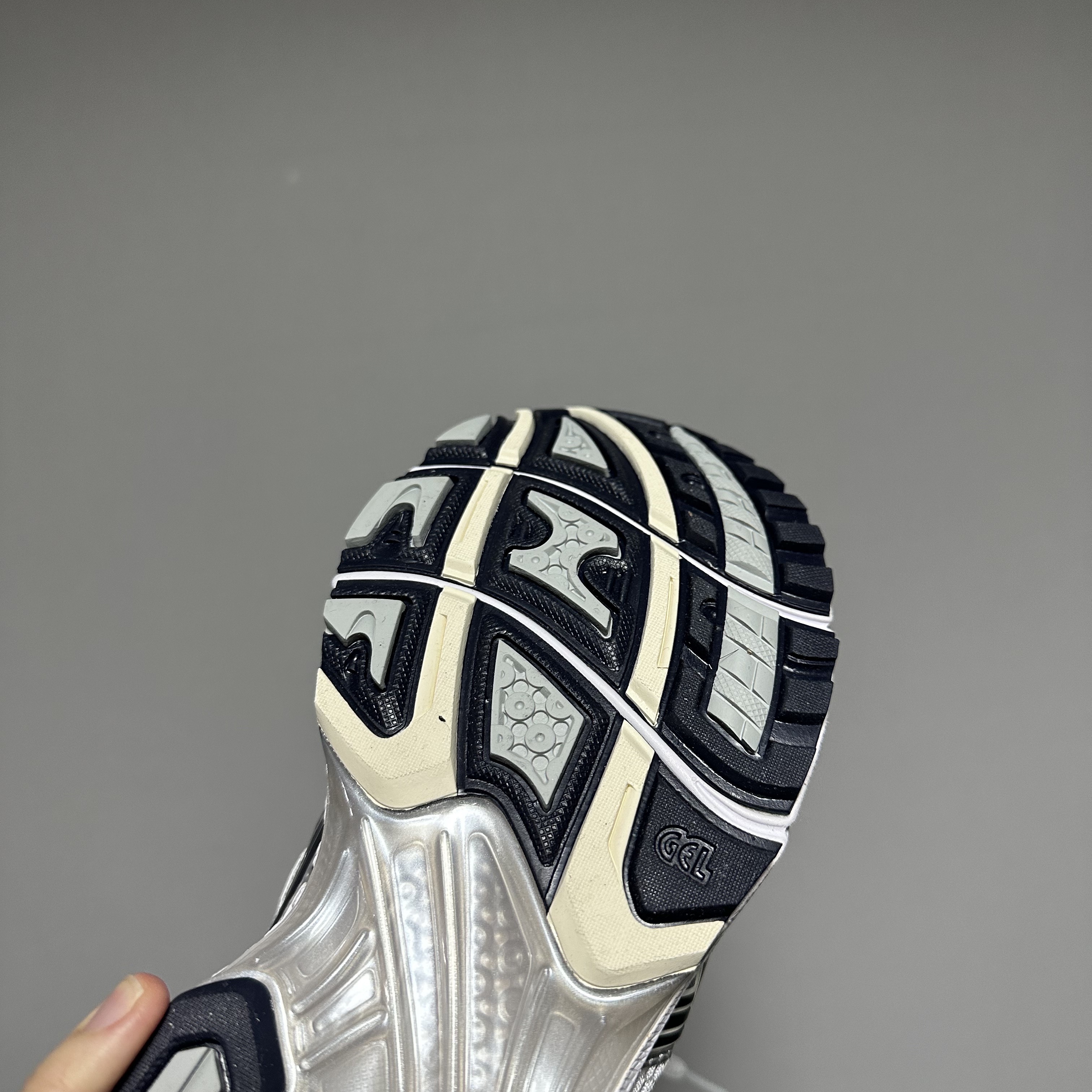 (W) Asics Gel-Kayano 14 White Midnight 착용 스타일 - 4