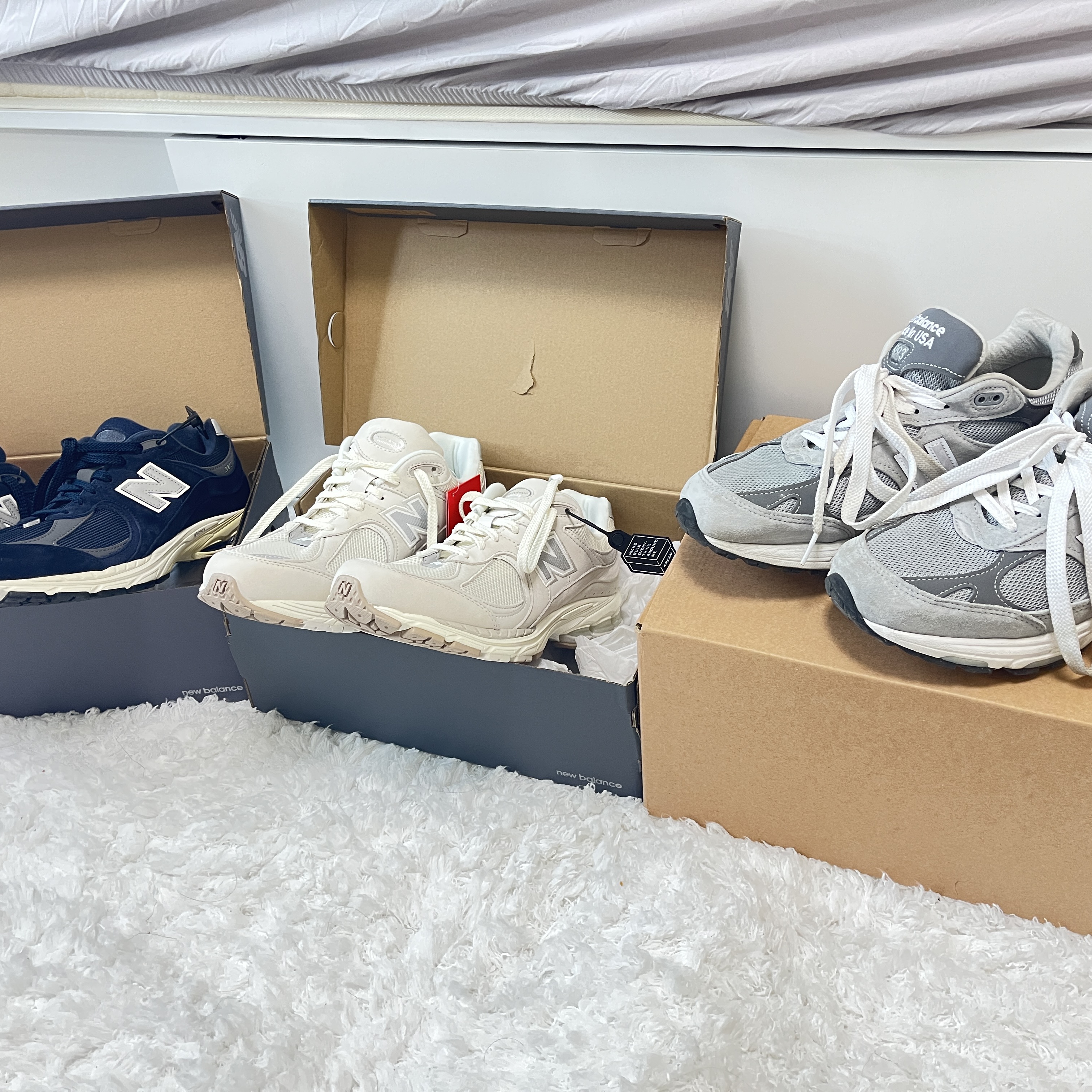 New Balance 2002R Eclipse Castlerock, New Balance 2002R White Ivory 착용 스타일 - 2