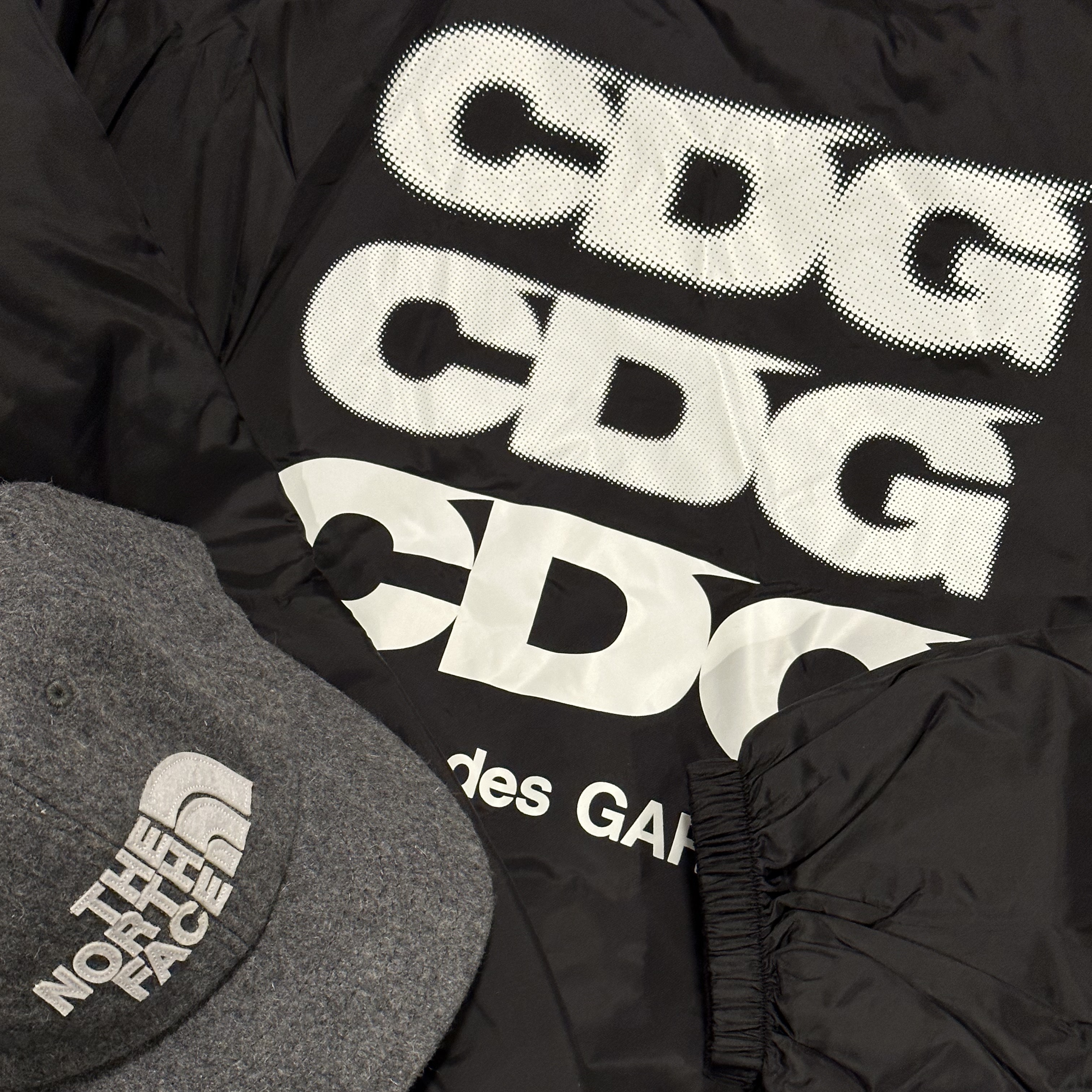 CDG Logo Coach Jacket Black 착용 스타일