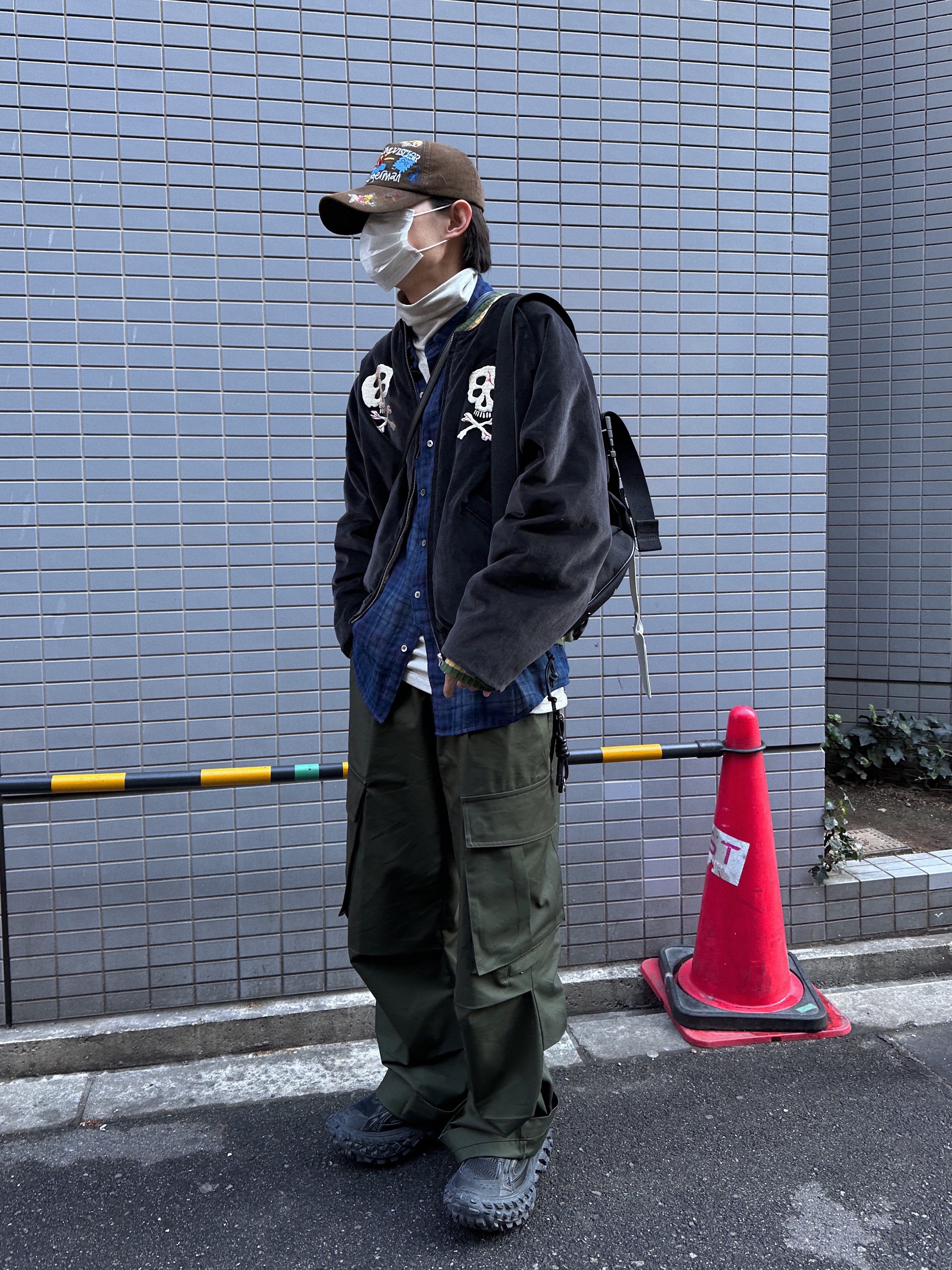 Kapital Velveteen Sulfide Souvenir Rain Skull Jacket Black, Balenciaga Defender Sneakers Black 착용 스타일 - 4