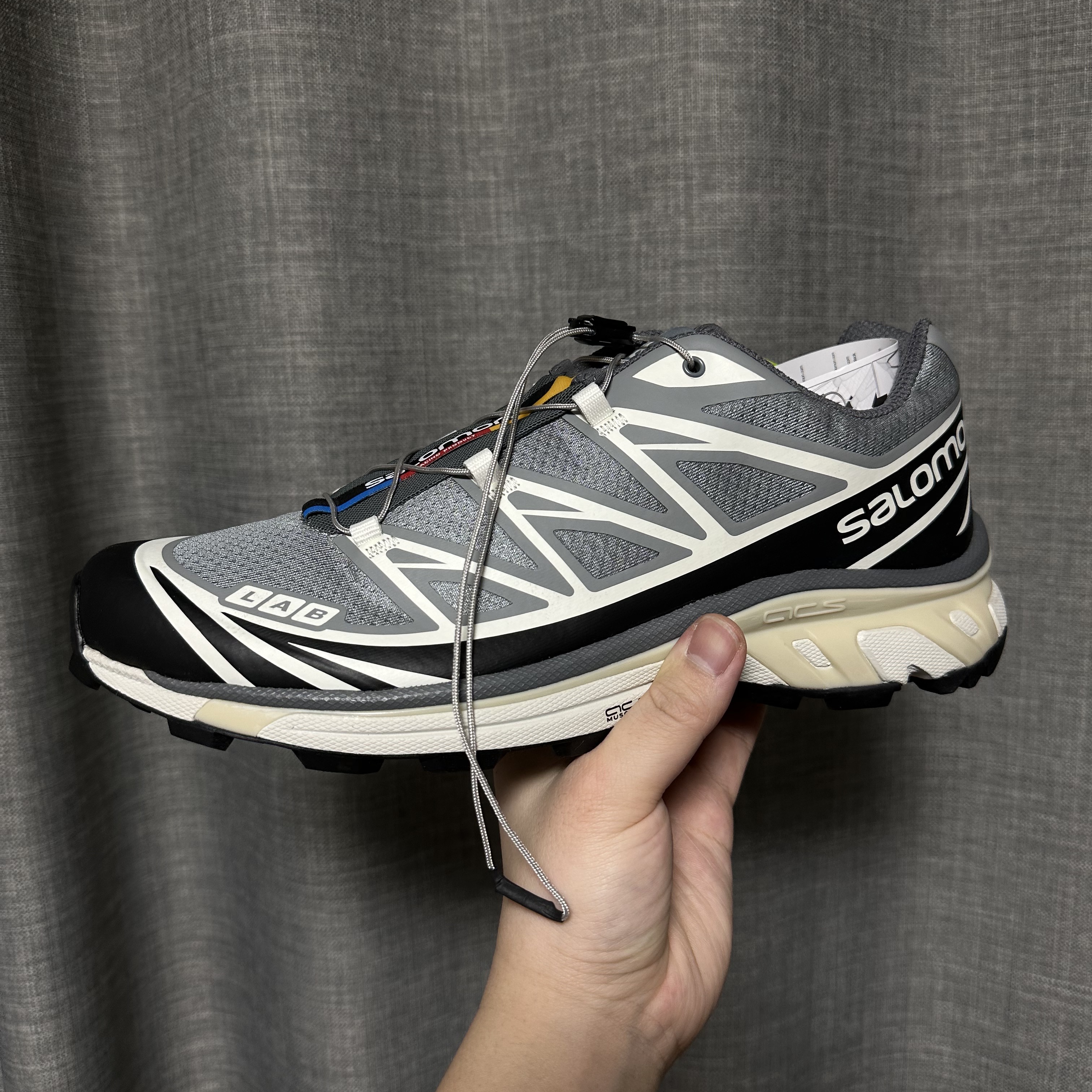Salomon XT-6 Recut Phantom Vanilla Ice 착용 스타일