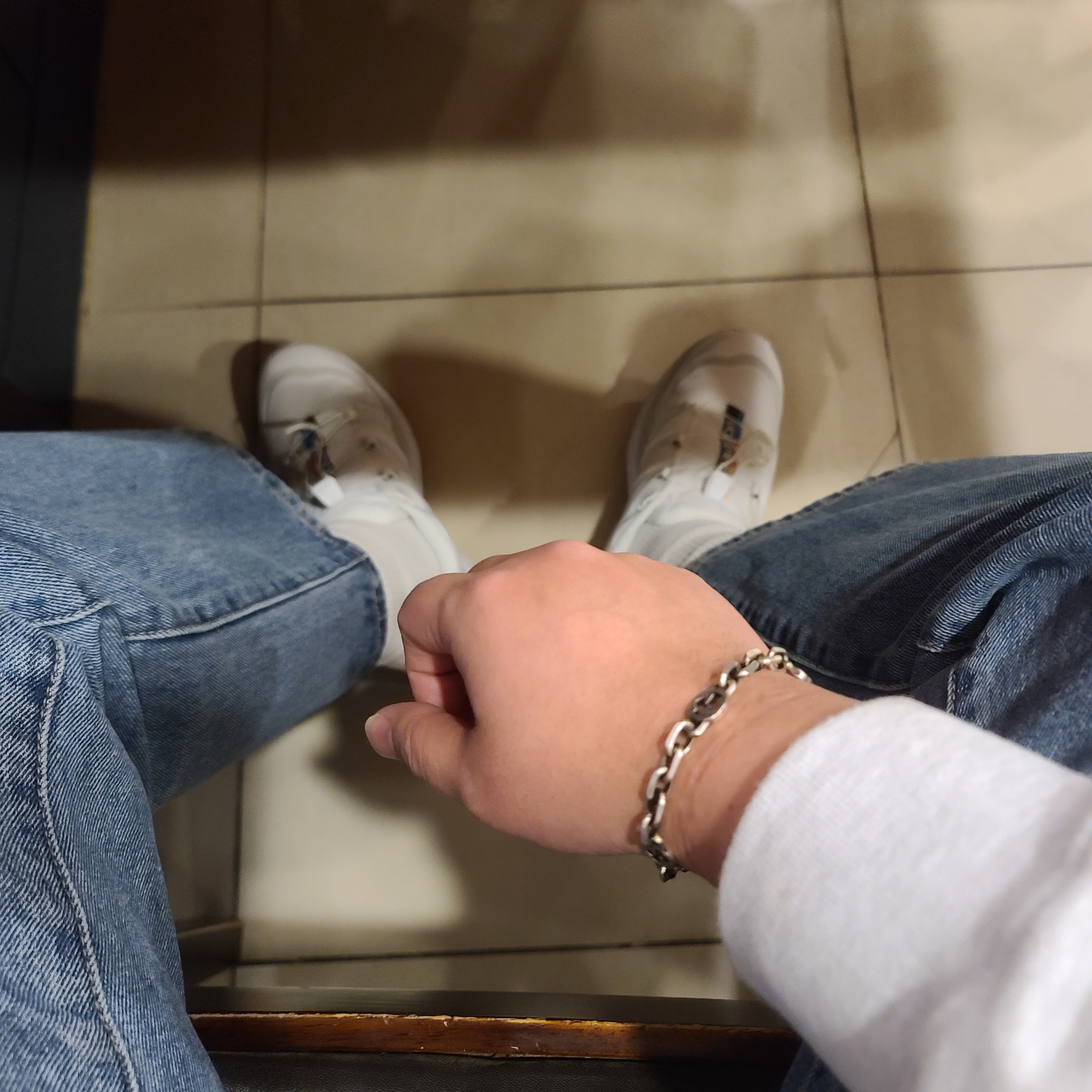Gucci Interlocking G Bracelet Silver, Salomon XT-6 ADV White 착용 스타일