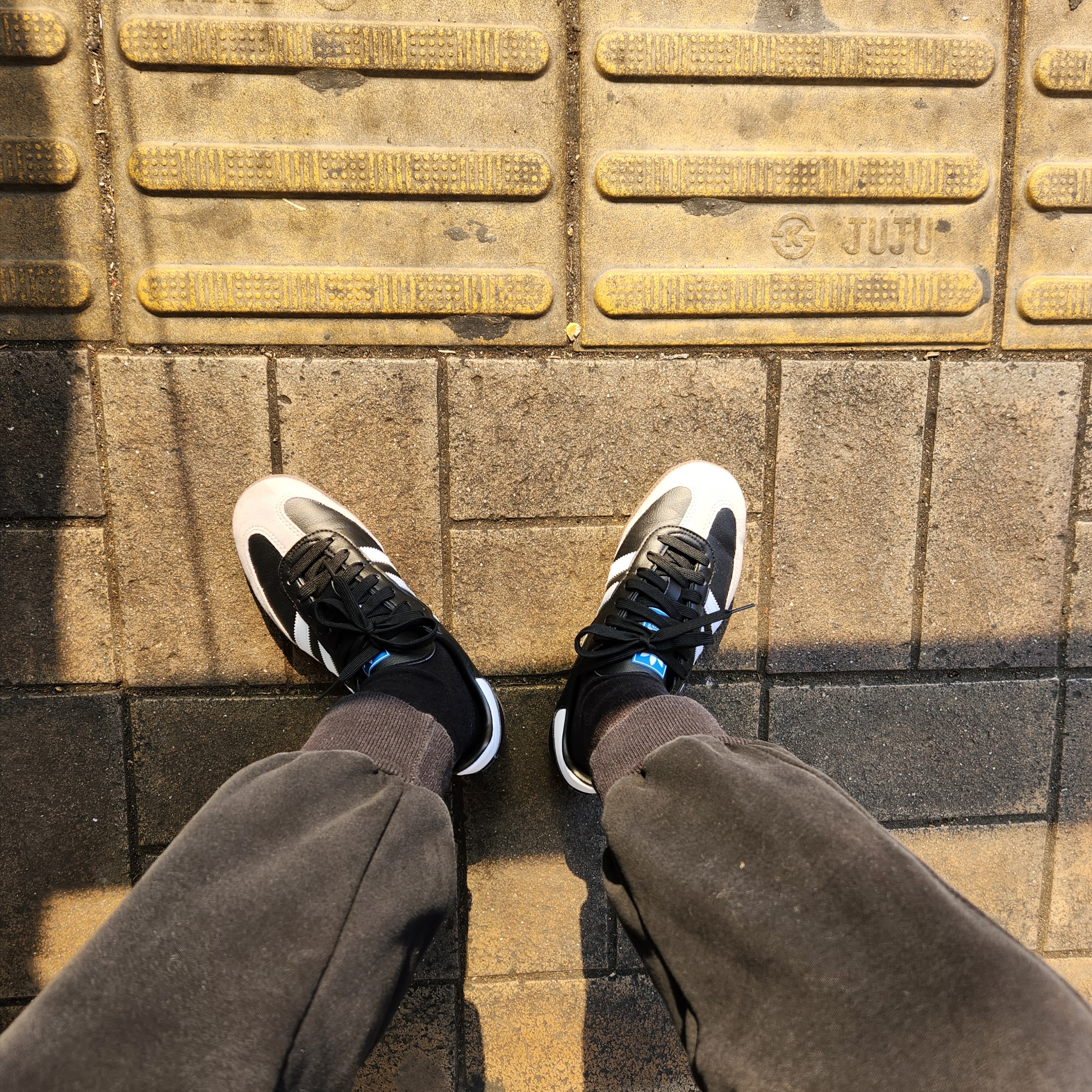 Adidas Samba Vegan Black White 착용 스타일