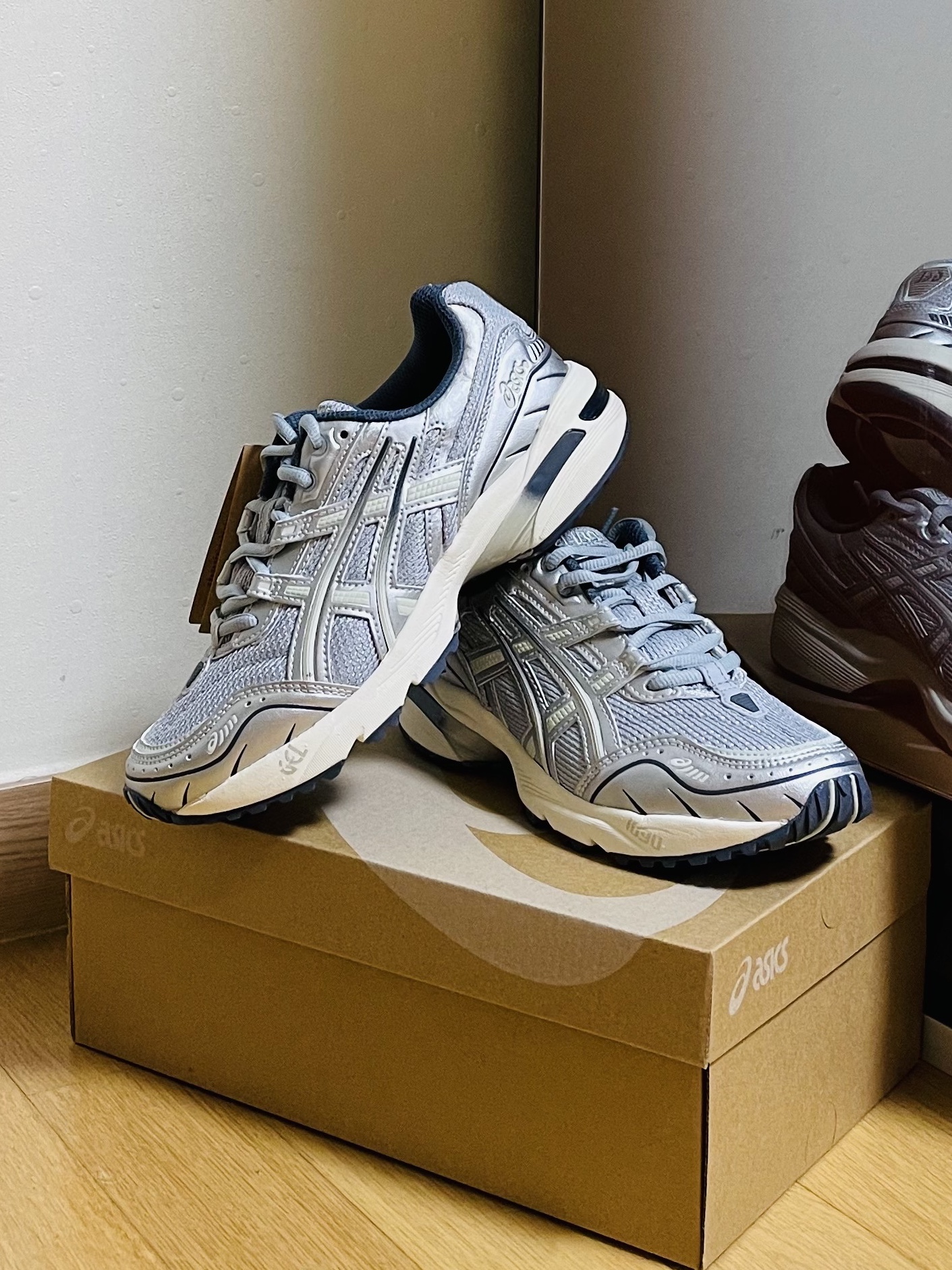 Asics Gel-1090 Piedmont Grey 착용 스타일