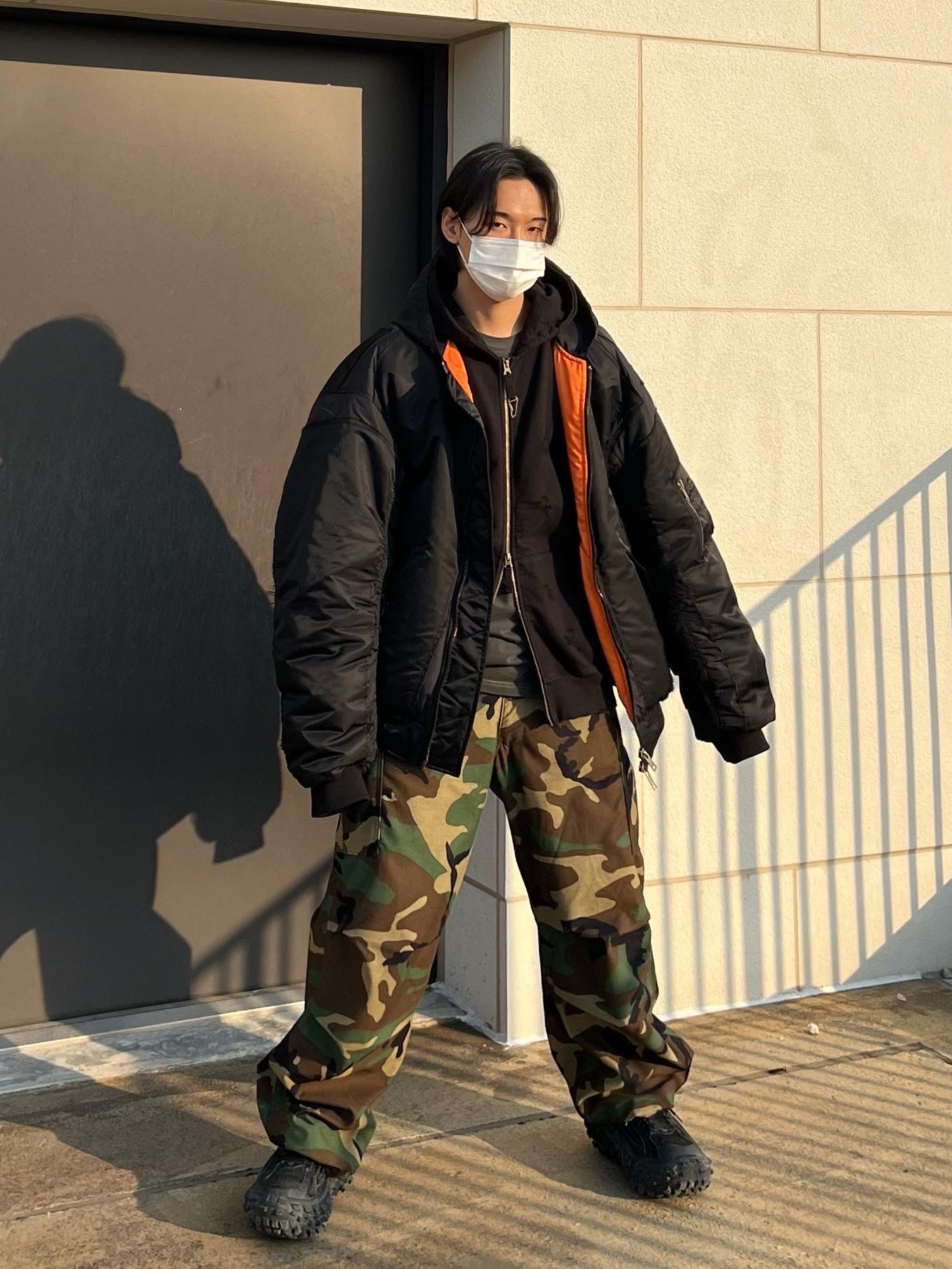 Balenciaga Defender Sneakers Black 착용 스타일 - 1