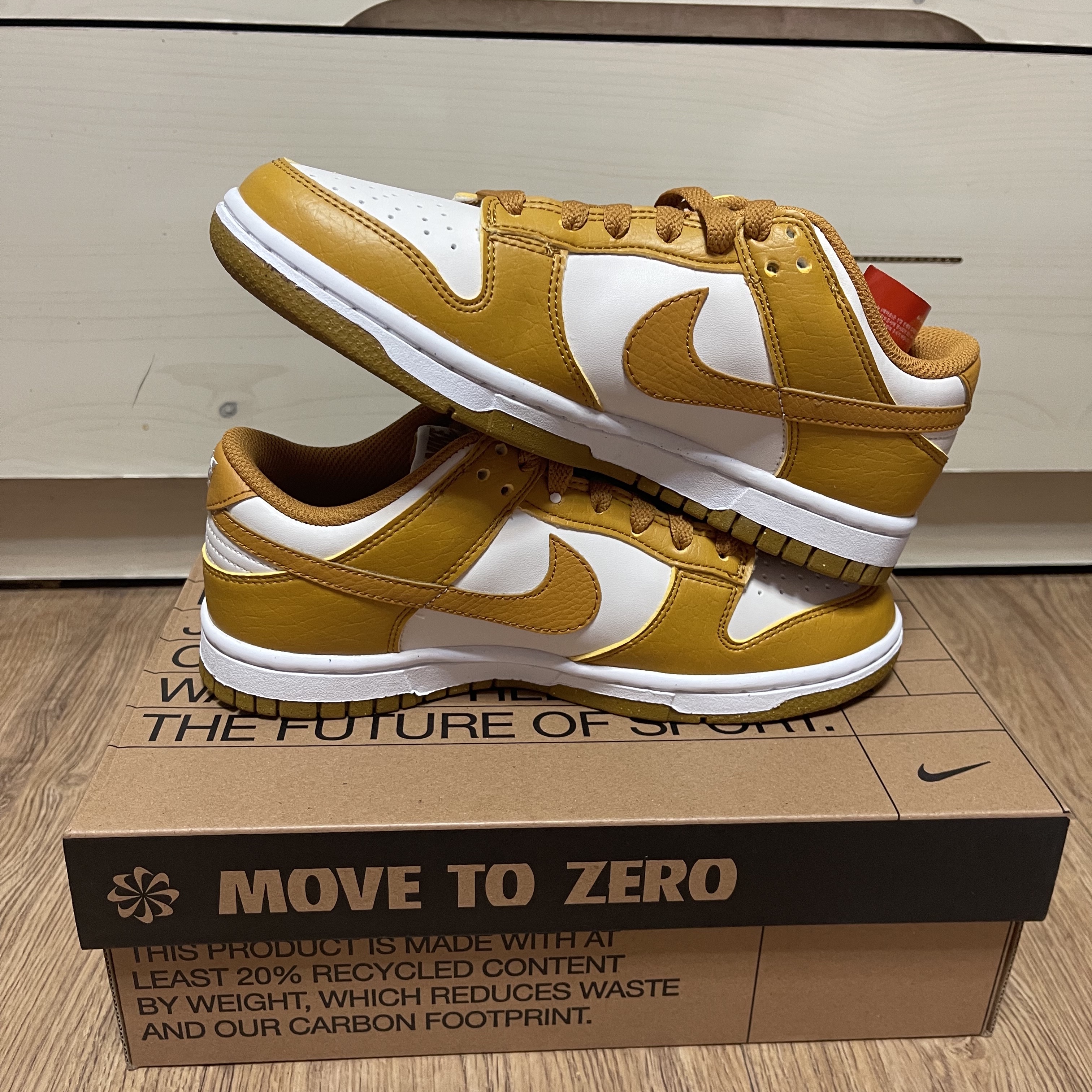 (W) Nike Dunk Low Next Nature Phantom 착용 스타일 - 3