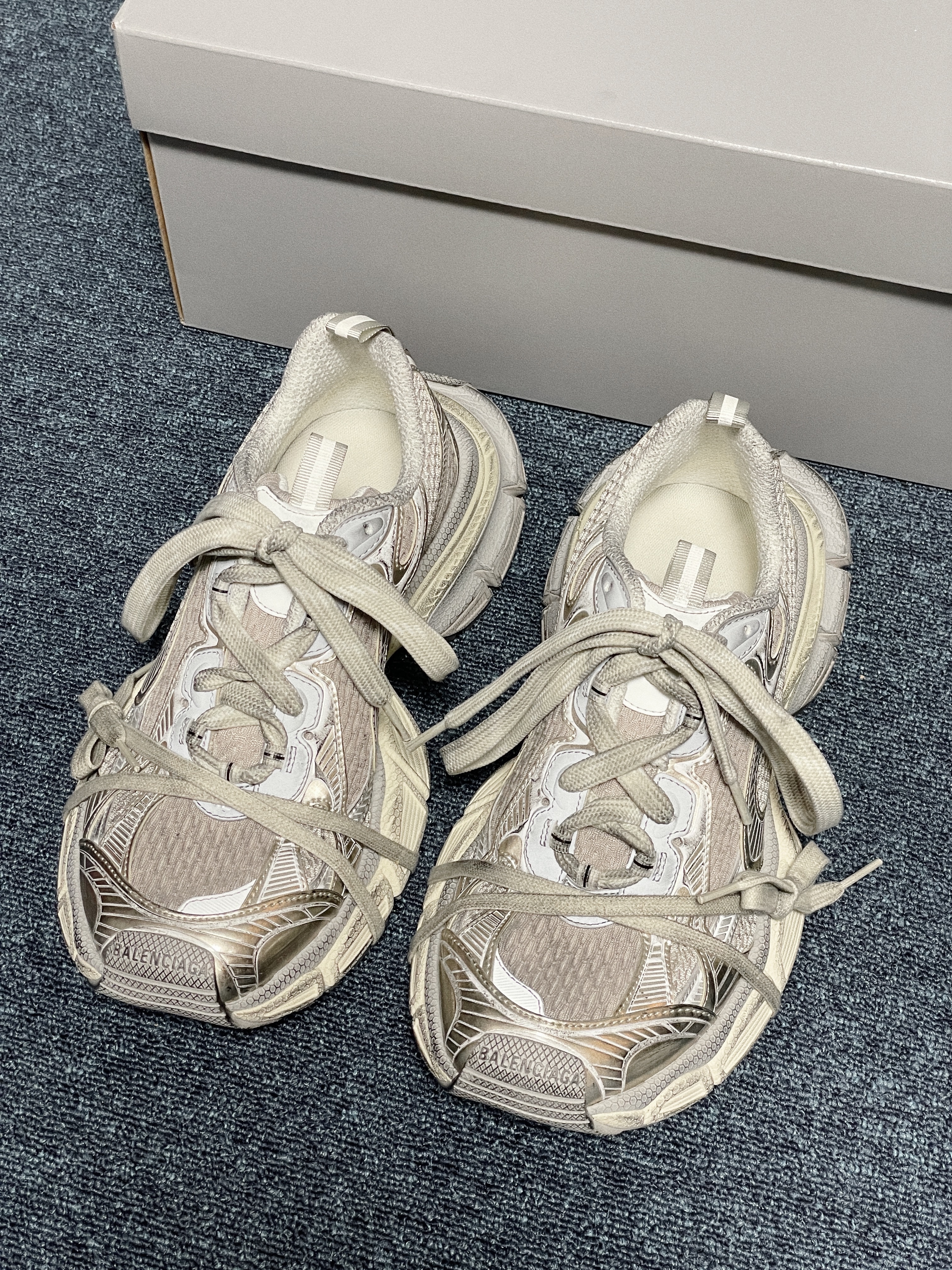 Balenciaga 3XL Sneakers Light Beige, Balenciaga Steroid Derby Black 착용 스타일 - 1