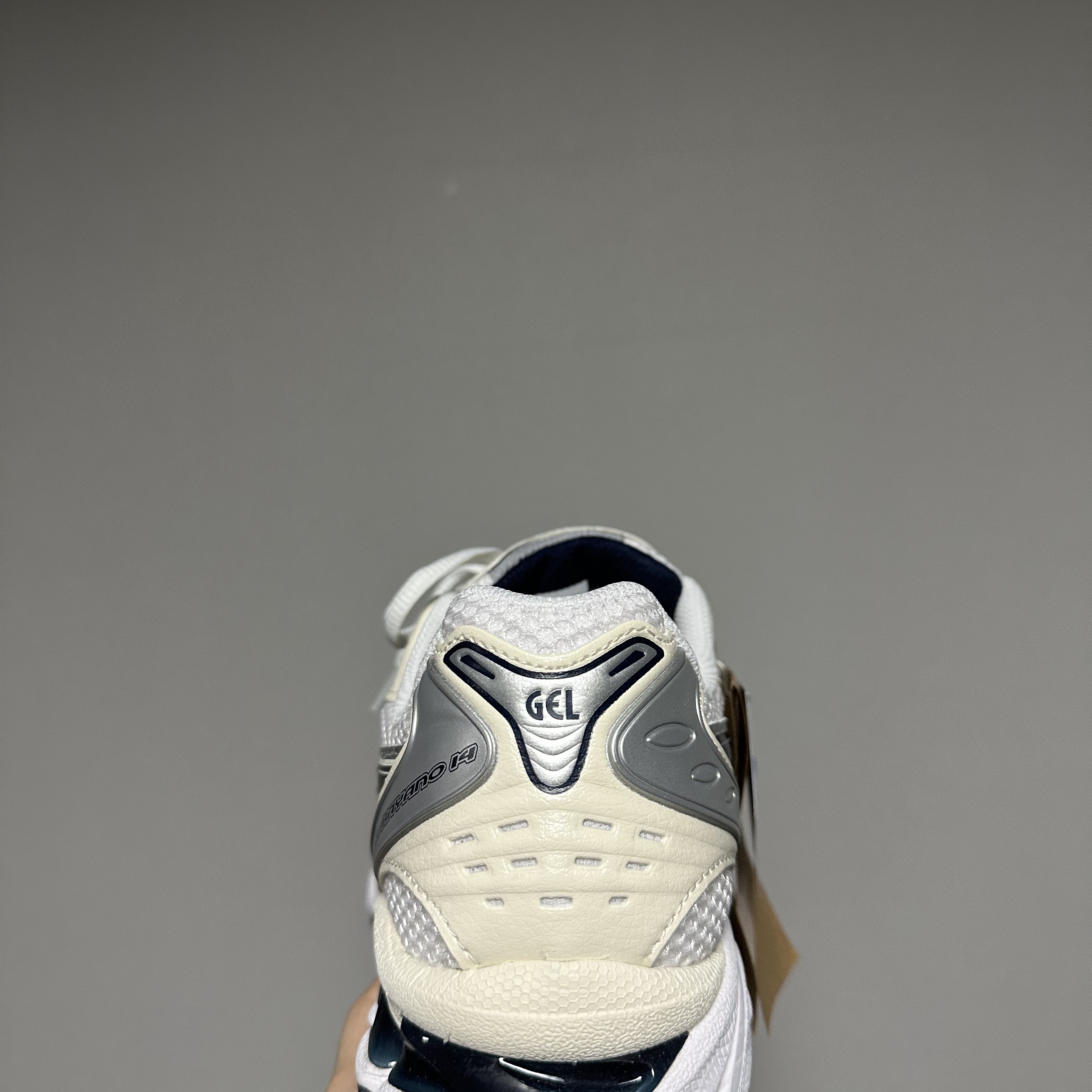 (W) Asics Gel-Kayano 14 White Midnight 착용 스타일 - 2