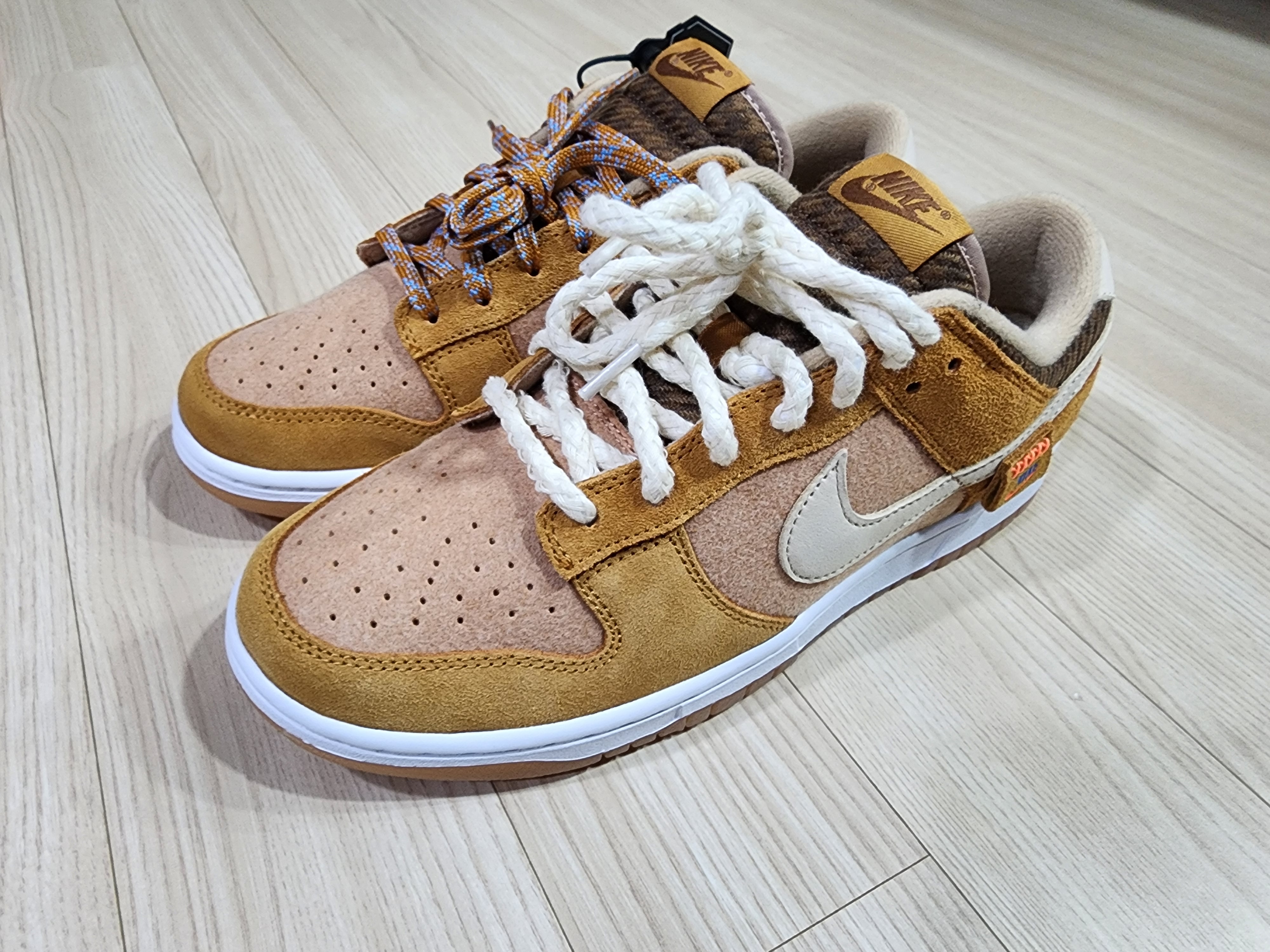 Nike Dunk Low SE Praline Desert Ochre 착용 스타일