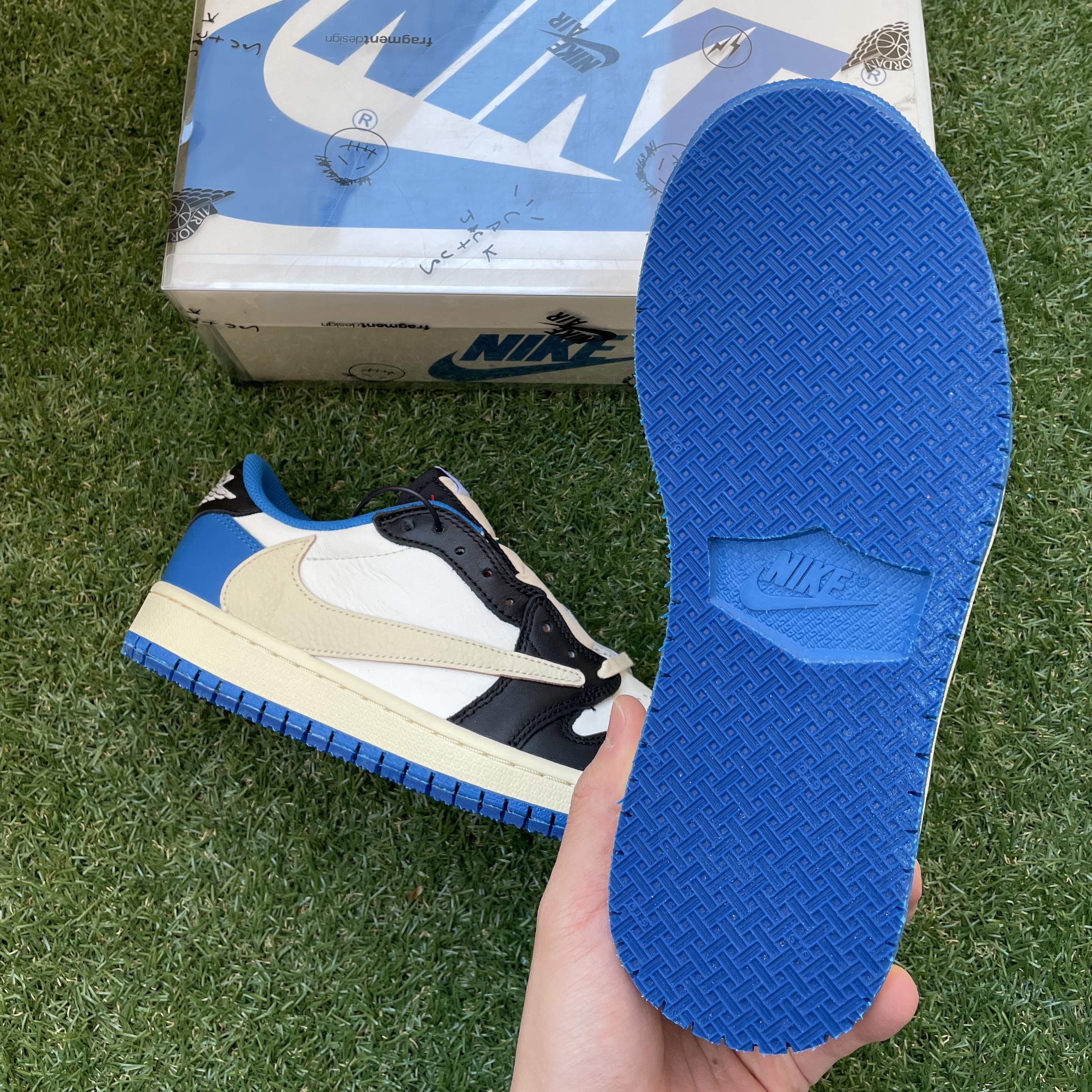 Jordan 1 x Travis Scott x Fragment Retro Low OG SP Military Blue 착용 스타일 - 2
