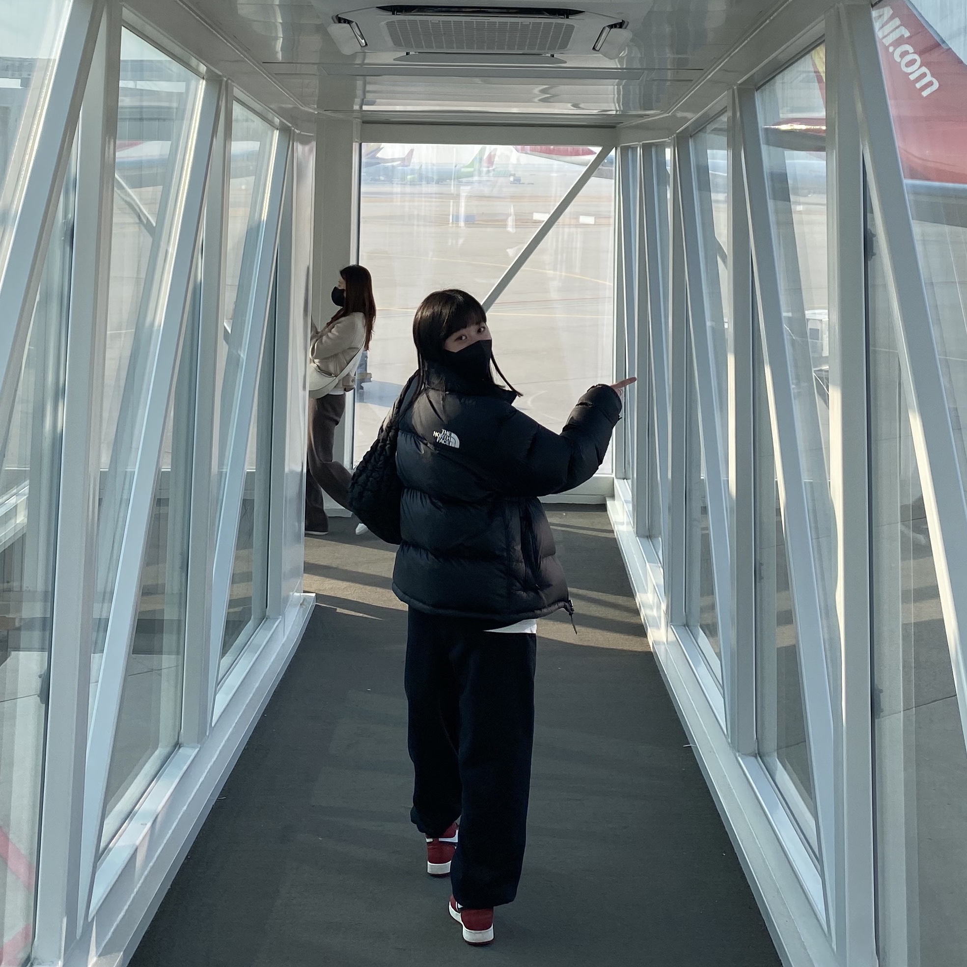 (GS) Jordan 1 Retro High OG Chicago 2022, The North Face 1996 Eco Nuptse Jacket Black 착용 스타일 - 1