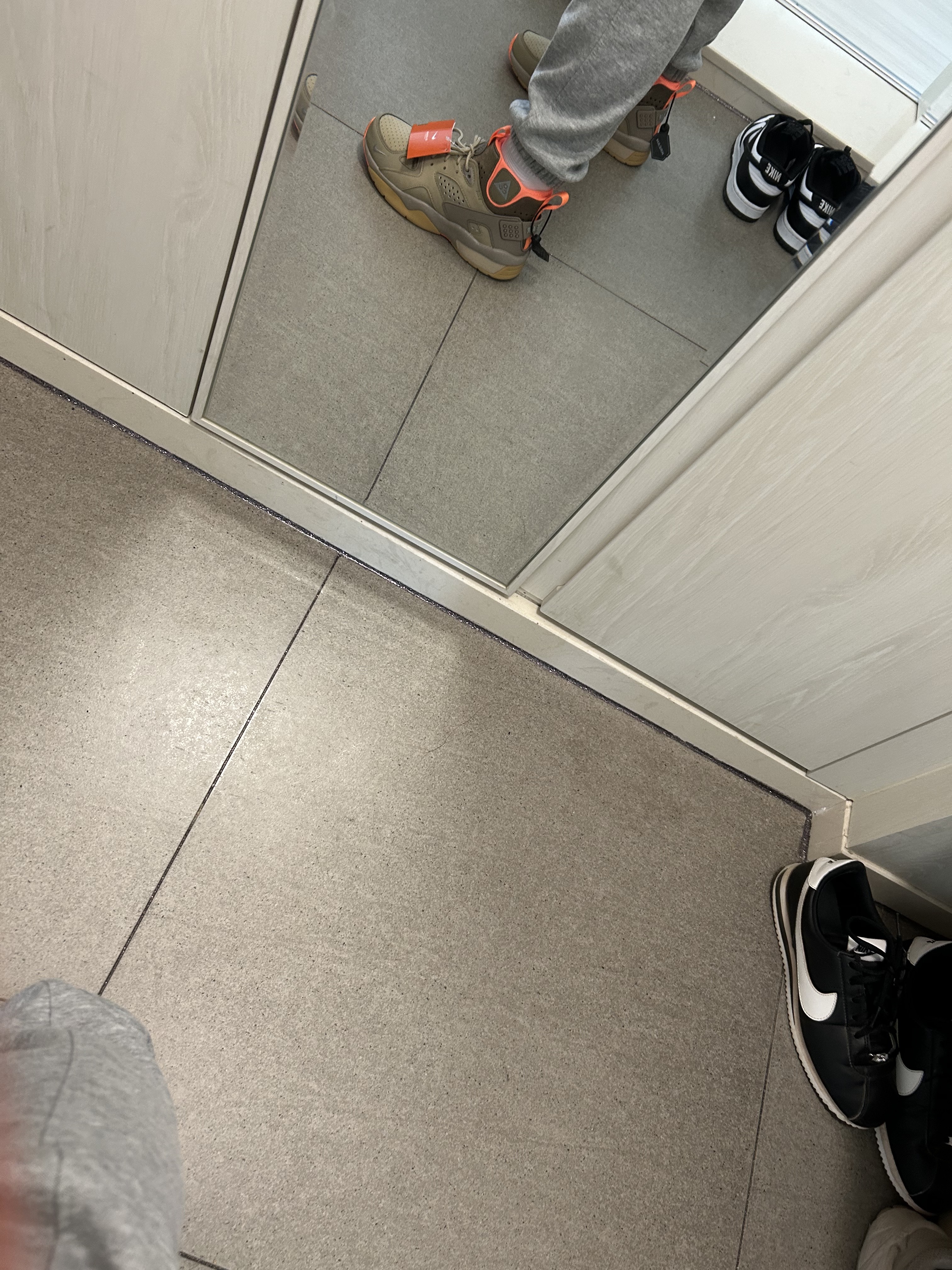 Nike ACG Air Mowabb Limestone 착용 스타일 - 2