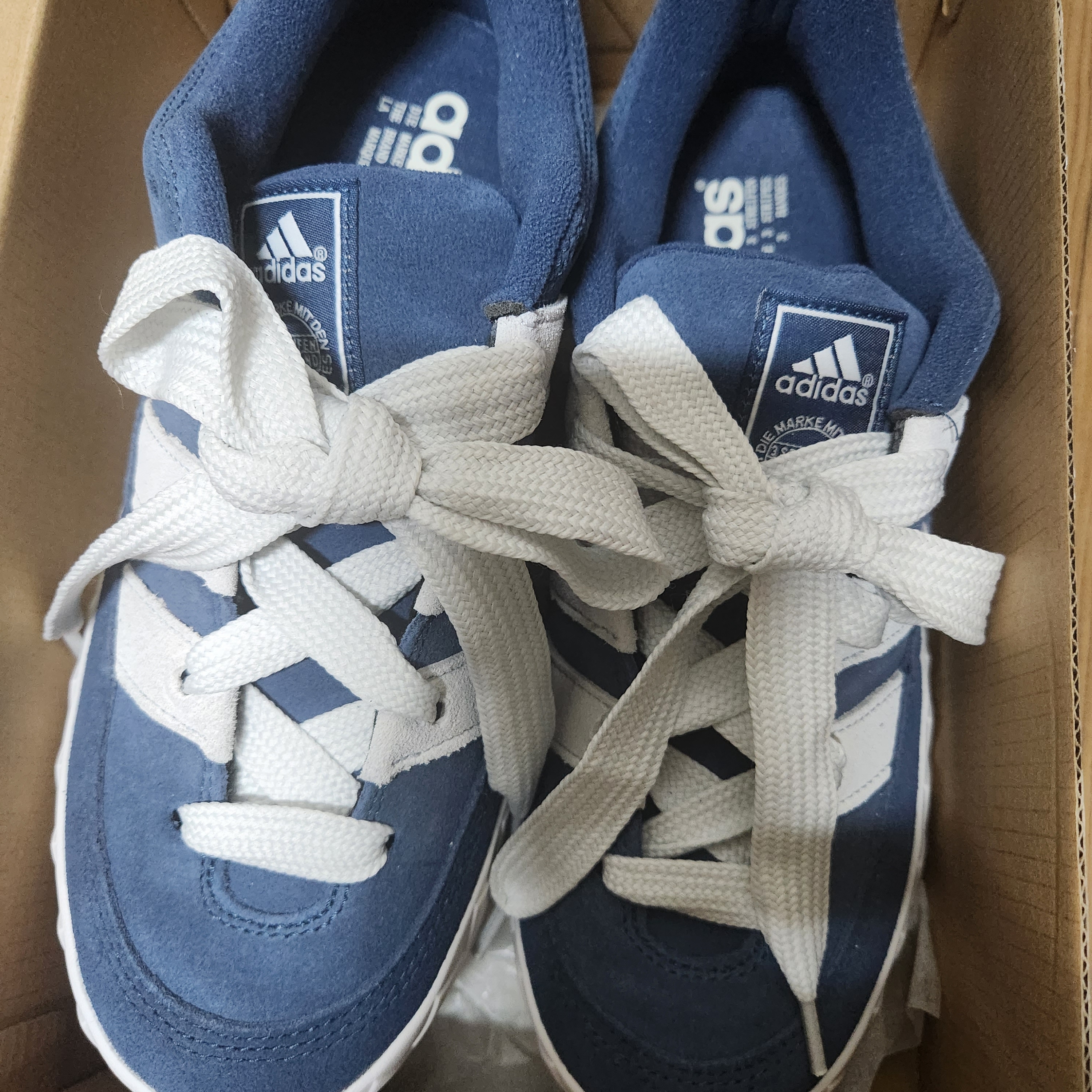 Adidas Adimatic Night Marin 착용 스타일