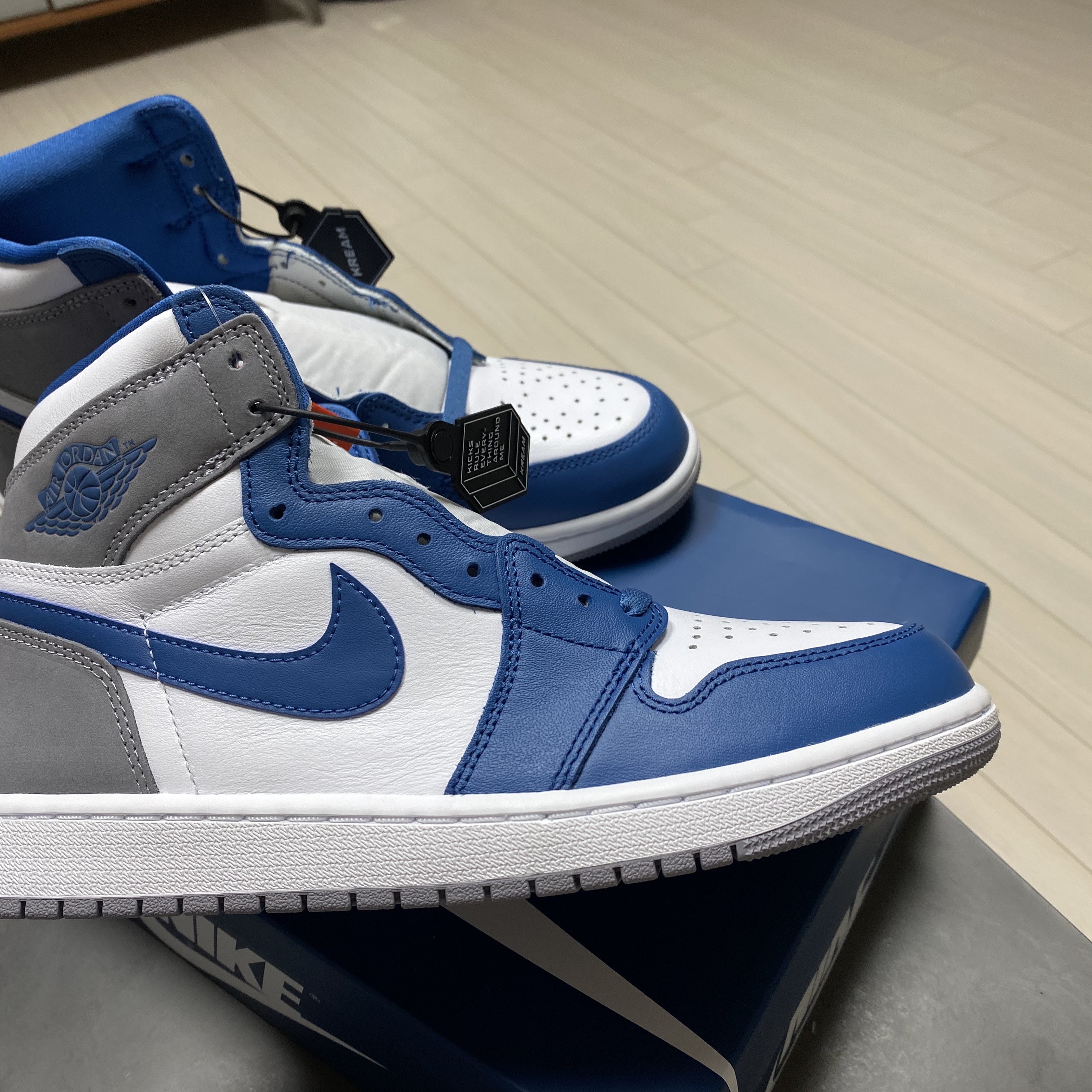 Jordan 1 Retro High OG True Blue 착용 스타일 - 2