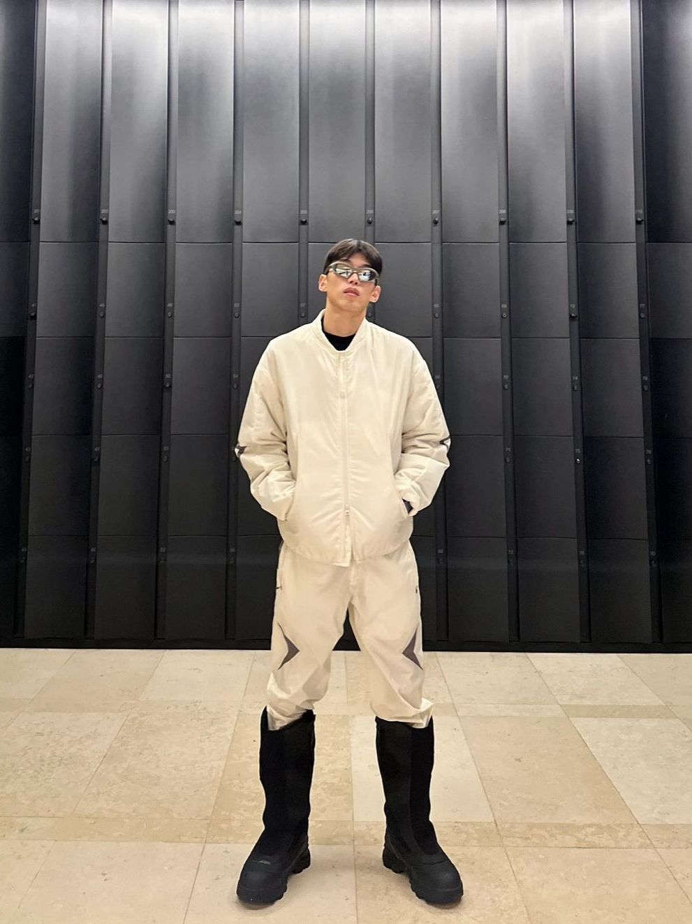 Opening Project Edition Bomber Jacket Off White, Opening Project Edition Pants Off White 착용 스타일 - 2