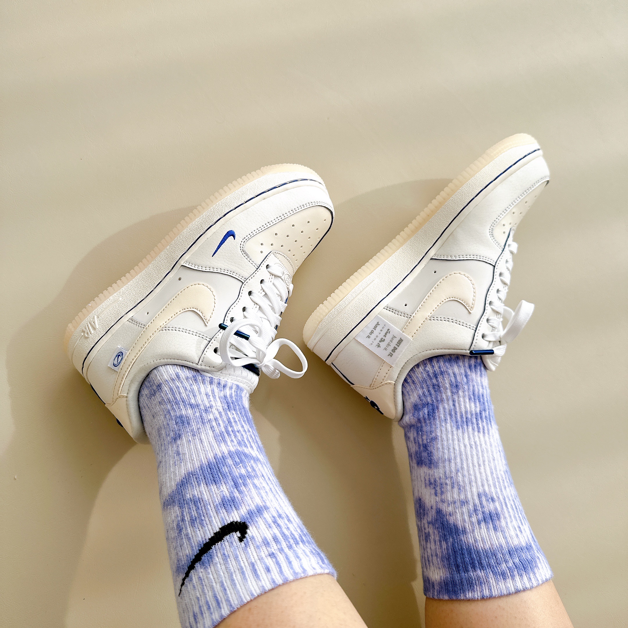 (W) Nike Air Force 1 '07 LX Game Royal Sail 착용 스타일 - 1