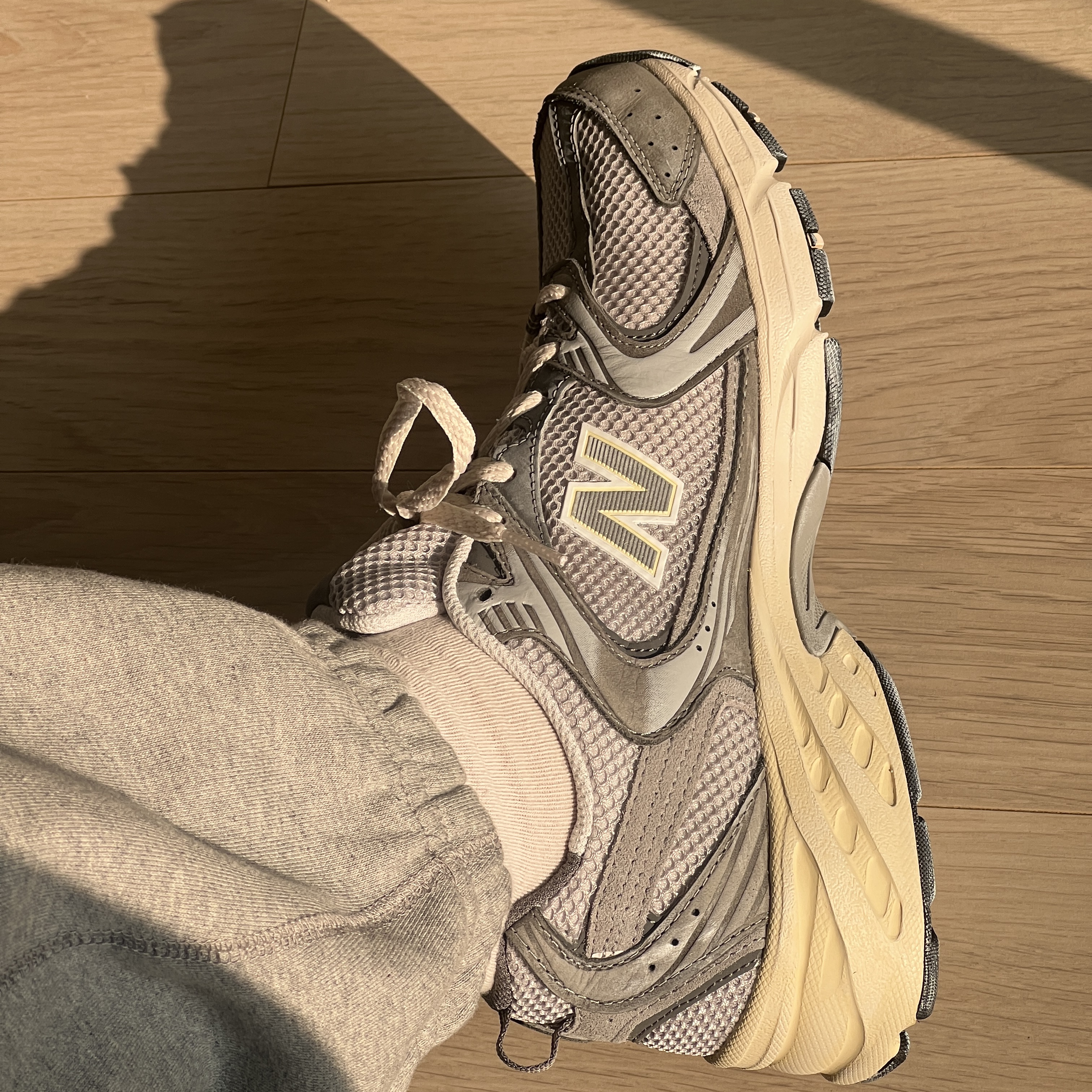 New Balance 530 Premium Vintage Grey Matter, Nike x Stussy NRG Fleece Pants Dark Grey Heather (DO9340-063) 착용 스타일