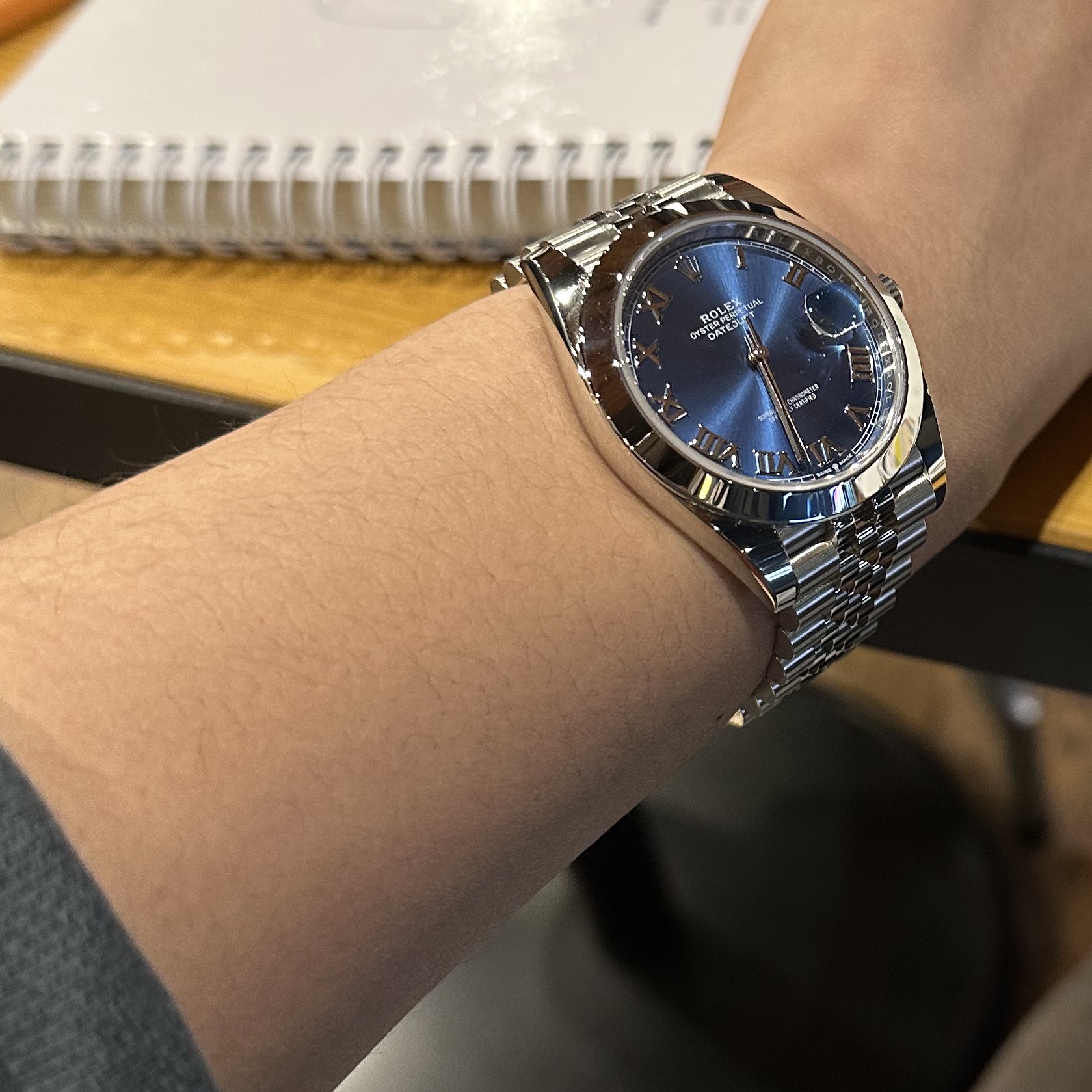 Rolex Datejust 41mm 126300 Azzuro Blue Roman Jubilee 착용 스타일