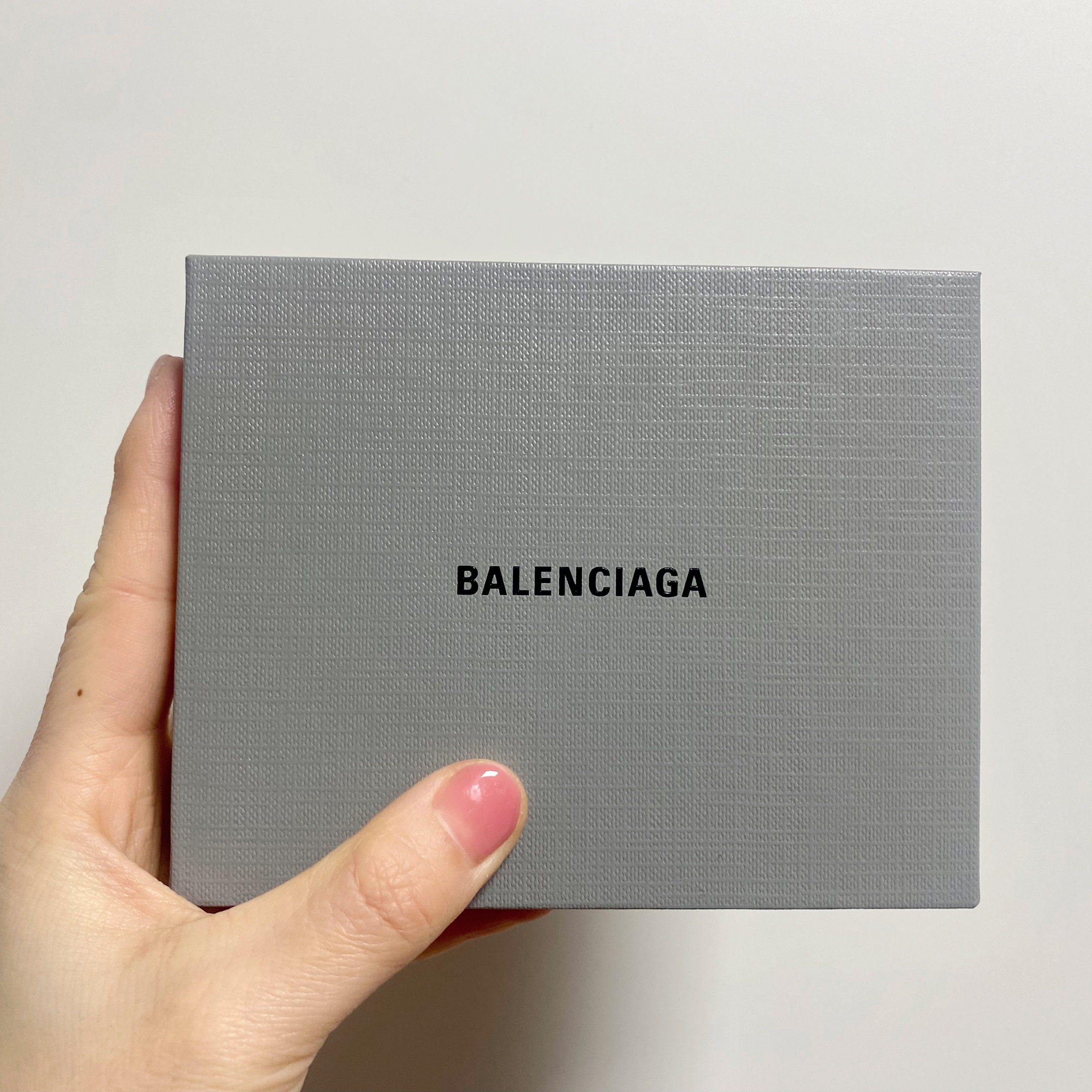 Balenciaga Cash Card Holder Black 착용 스타일 - 1