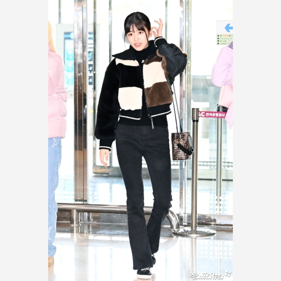 Fendi Mon Tresor FF Motif Leather Mini Bag Brown, (W) Nike Court Legacy SDC Black 착용 스타일 - 2