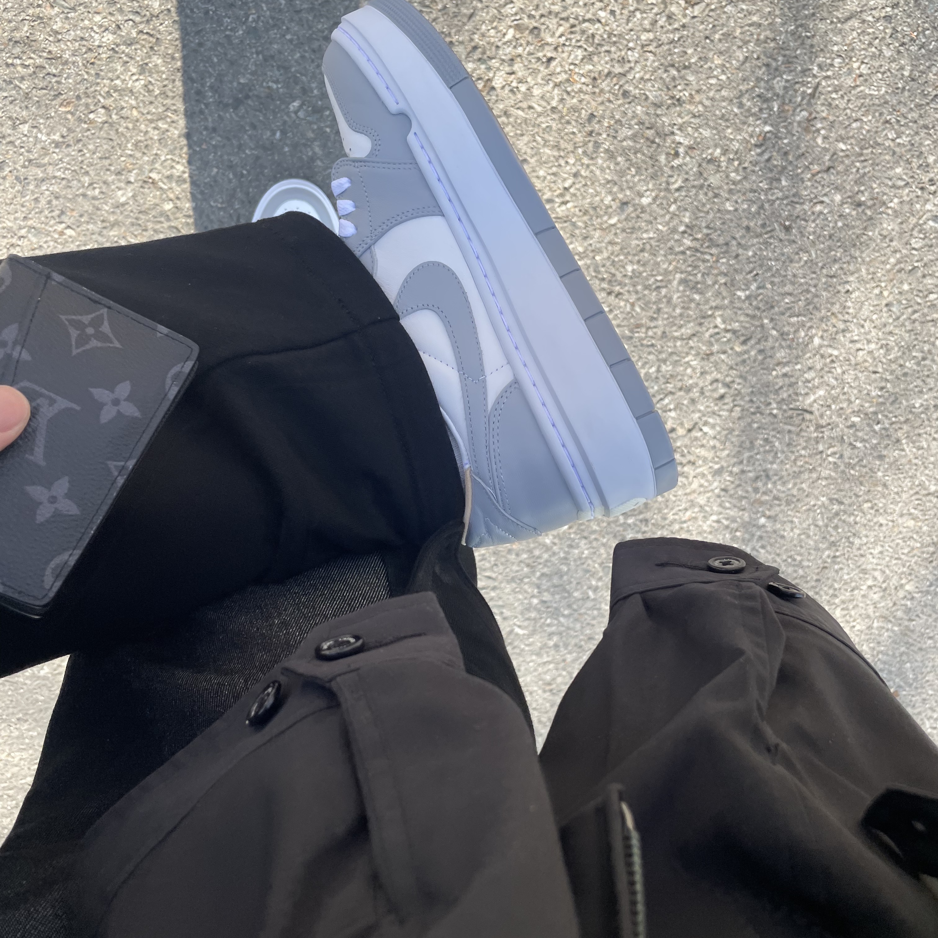 (W) Jordan 1 Elevate Low White and Wolf Grey, Louis Vuitton Pocket Organizer Monogram Eclipse 착용 스타일 - 2