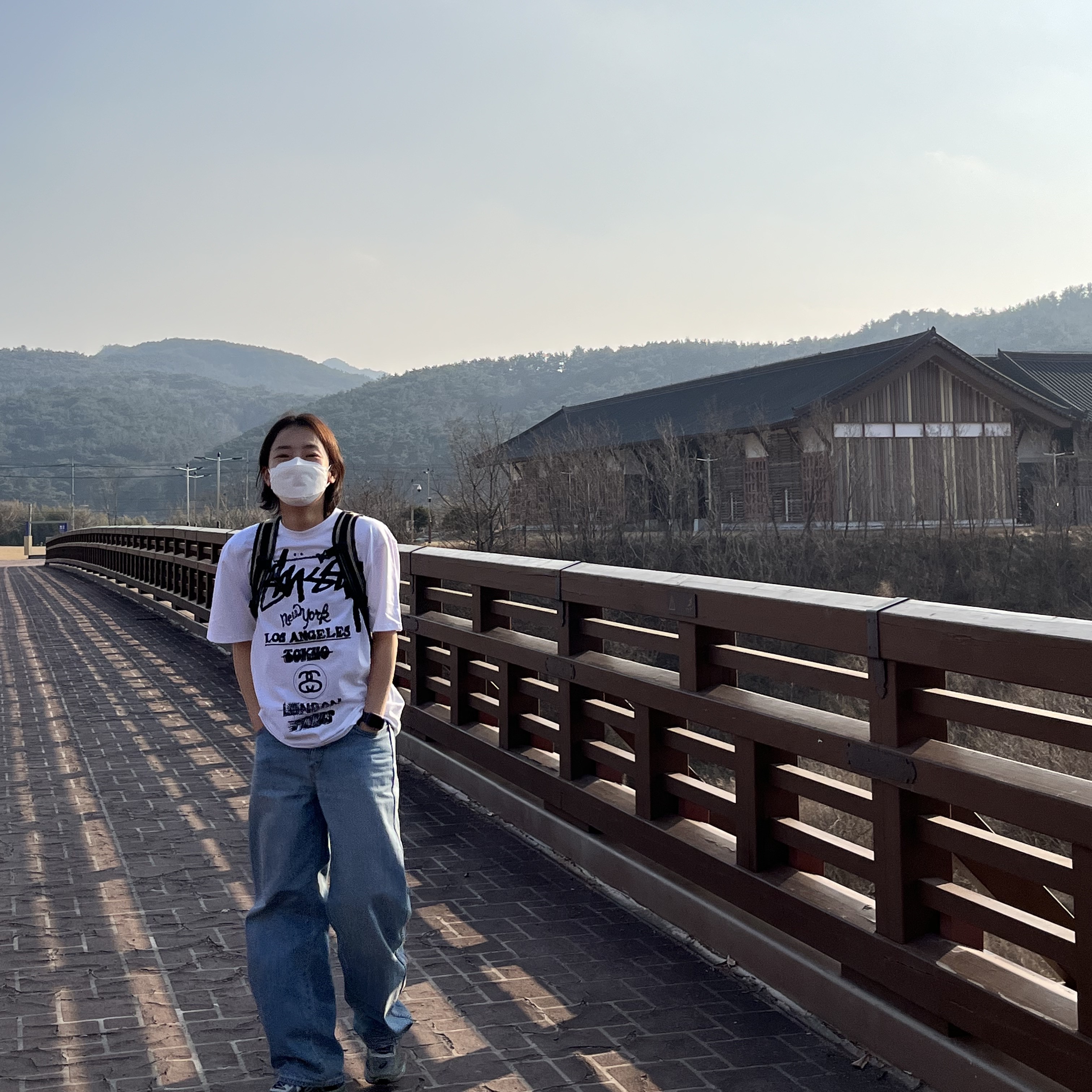 Stussy Tour T-Shirt White, Asics Jog 100 S Sheet Rock - 2E Wide 착용 스타일