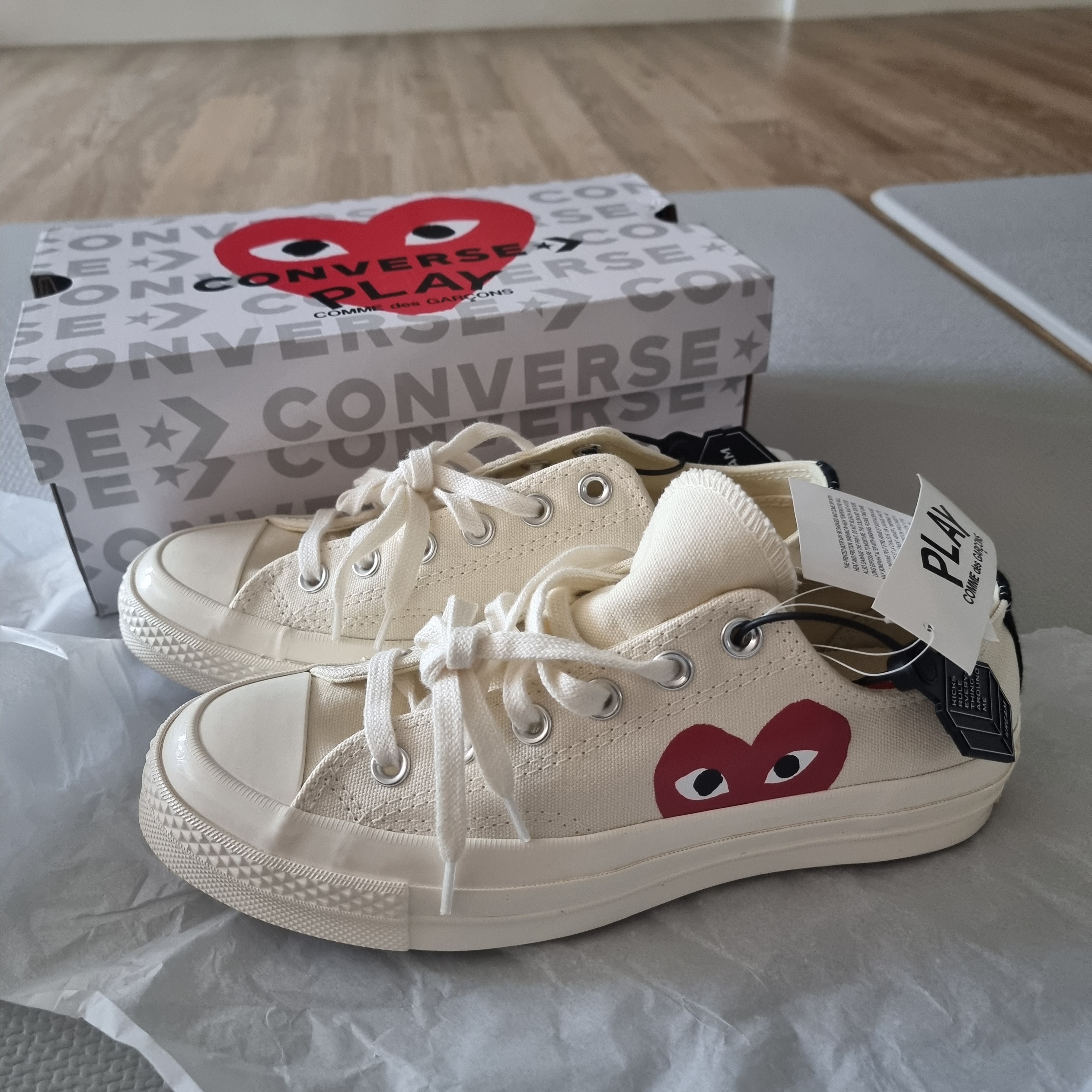 Converse x Play Comme des Garcons Chuck 70 Ox White 착용 스타일