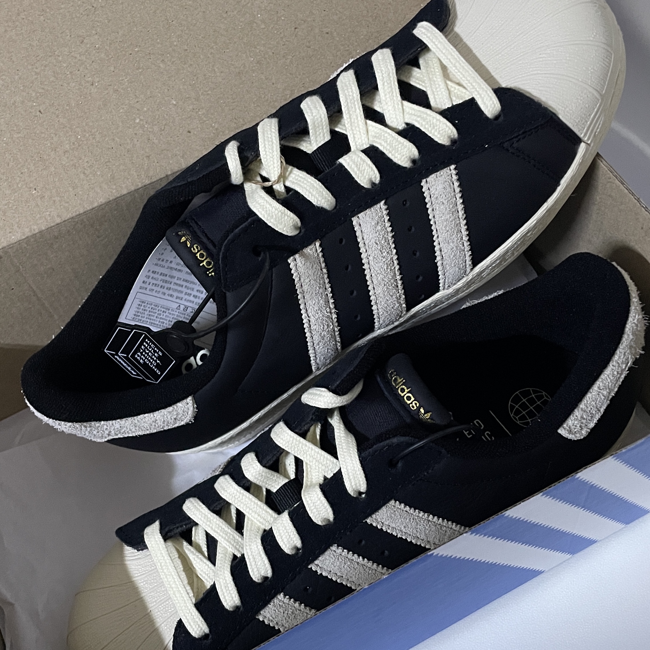 Adidas Superstar 82 Black White 착용 스타일
