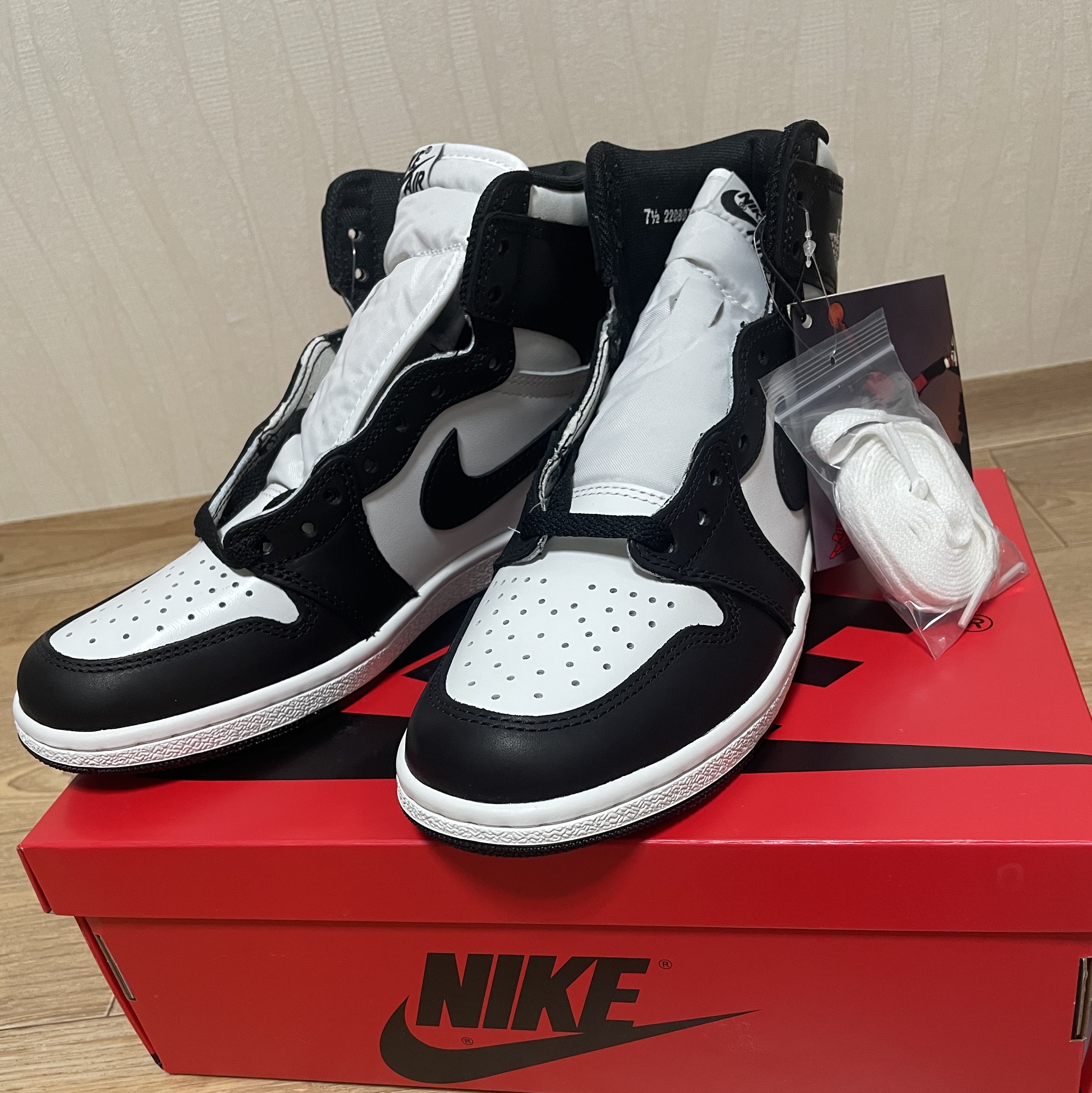 Jordan 1 High 85 Black White 착용 스타일
