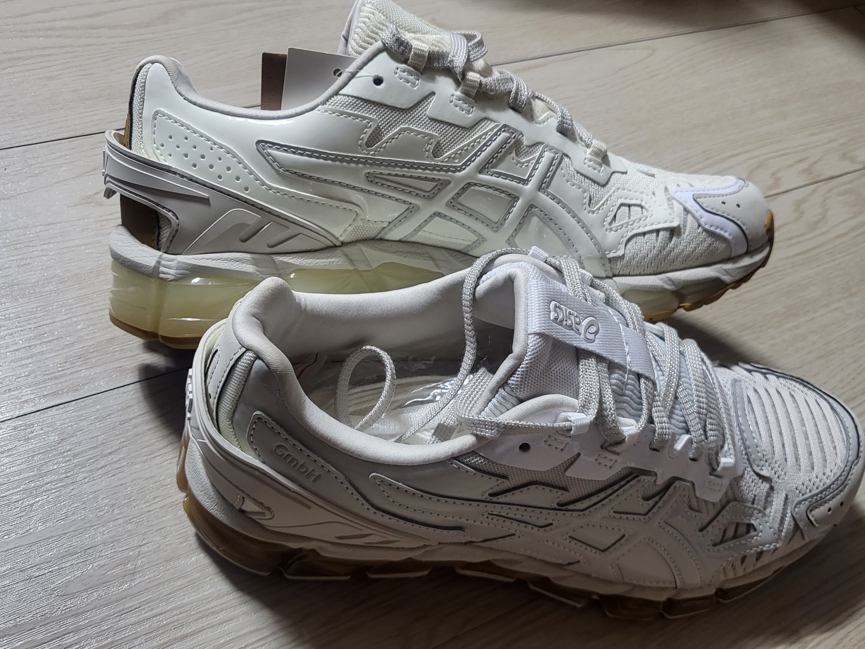 Asics x GmbH Gel-Quantum 360 6 Ivory Smoke Grey 착용 스타일