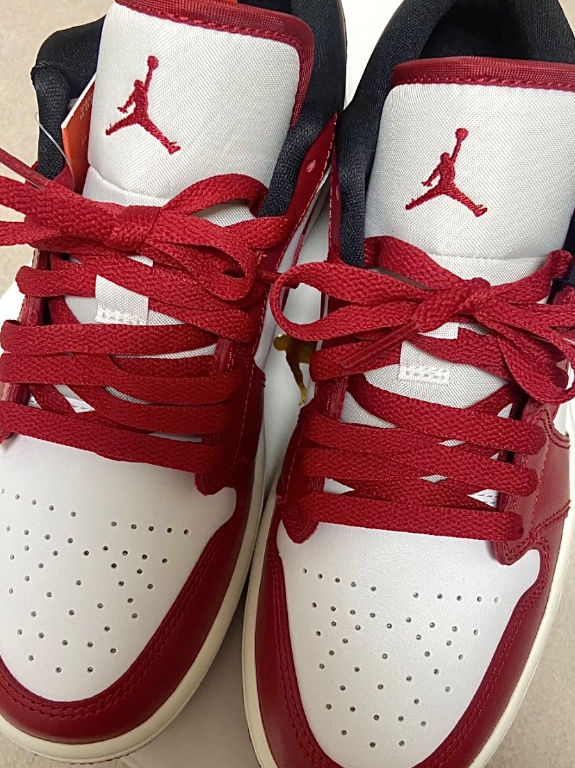 (W) Jordan 1 Low White Gym Red 착용 스타일 - 1