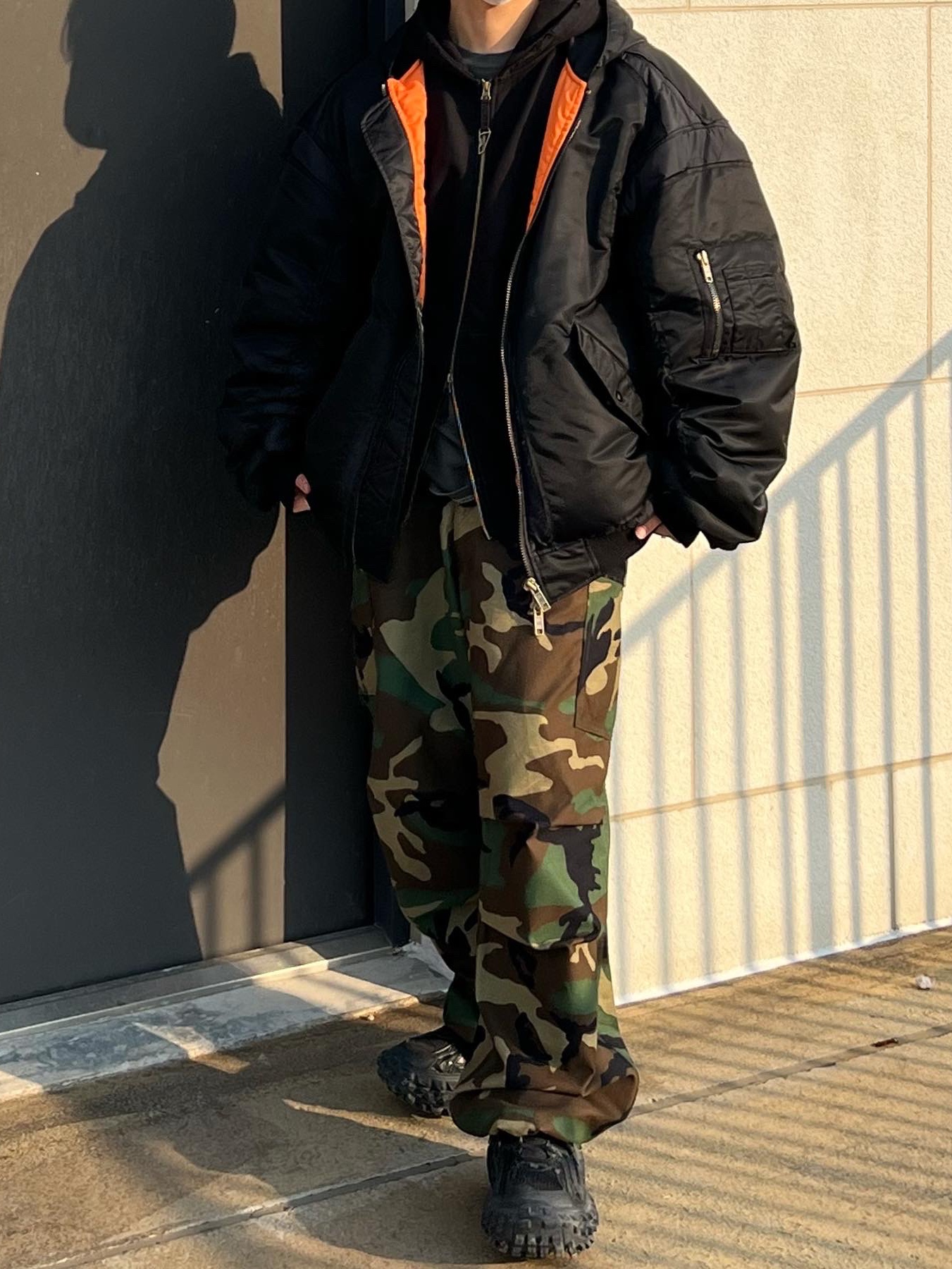 Balenciaga Defender Sneakers Black 착용 스타일 - 5