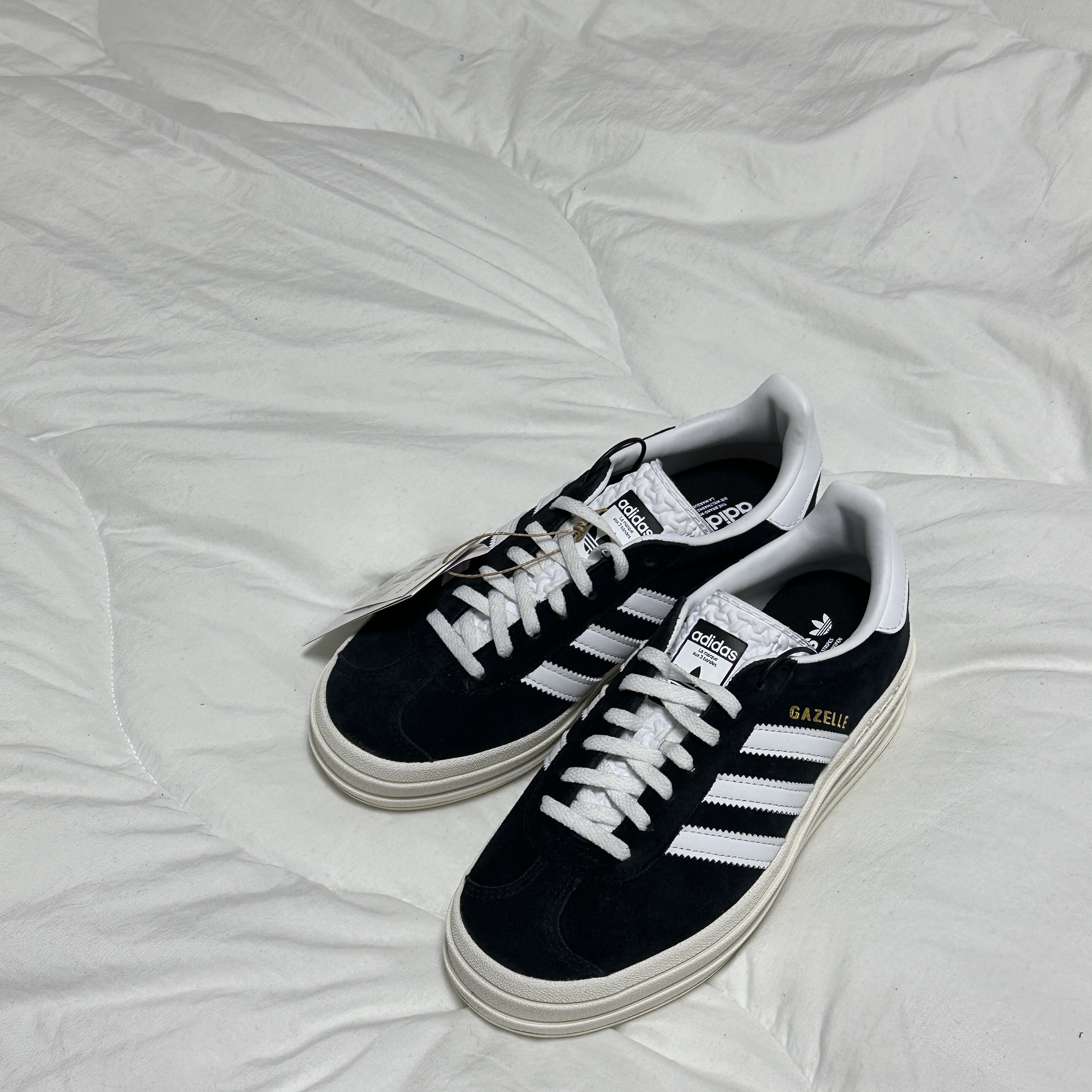 (W) Adidas Gazelle Bold Core Black Cloud White 착용 스타일