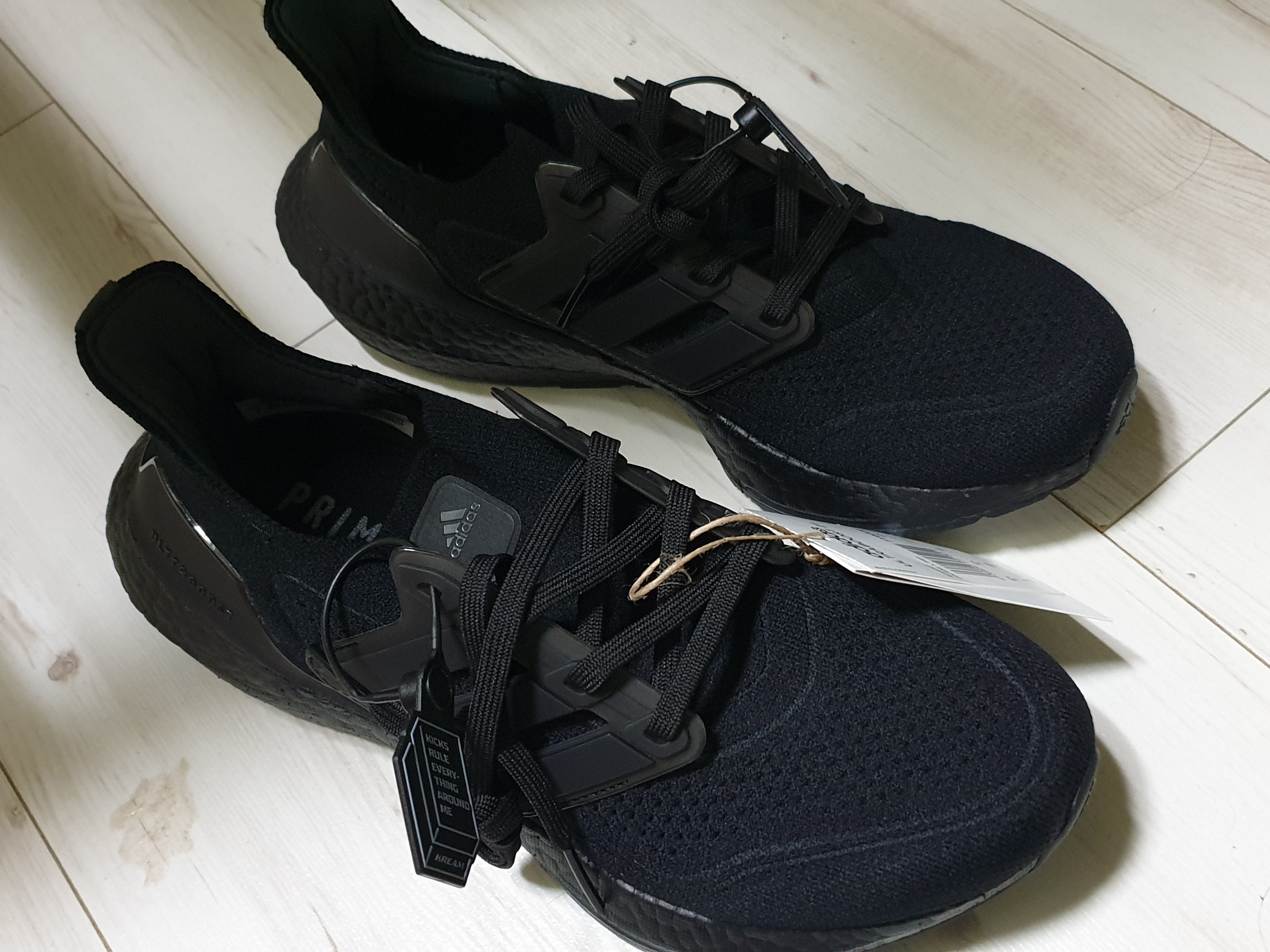 Adidas Ultraboost 21 Triple Black 착용 스타일