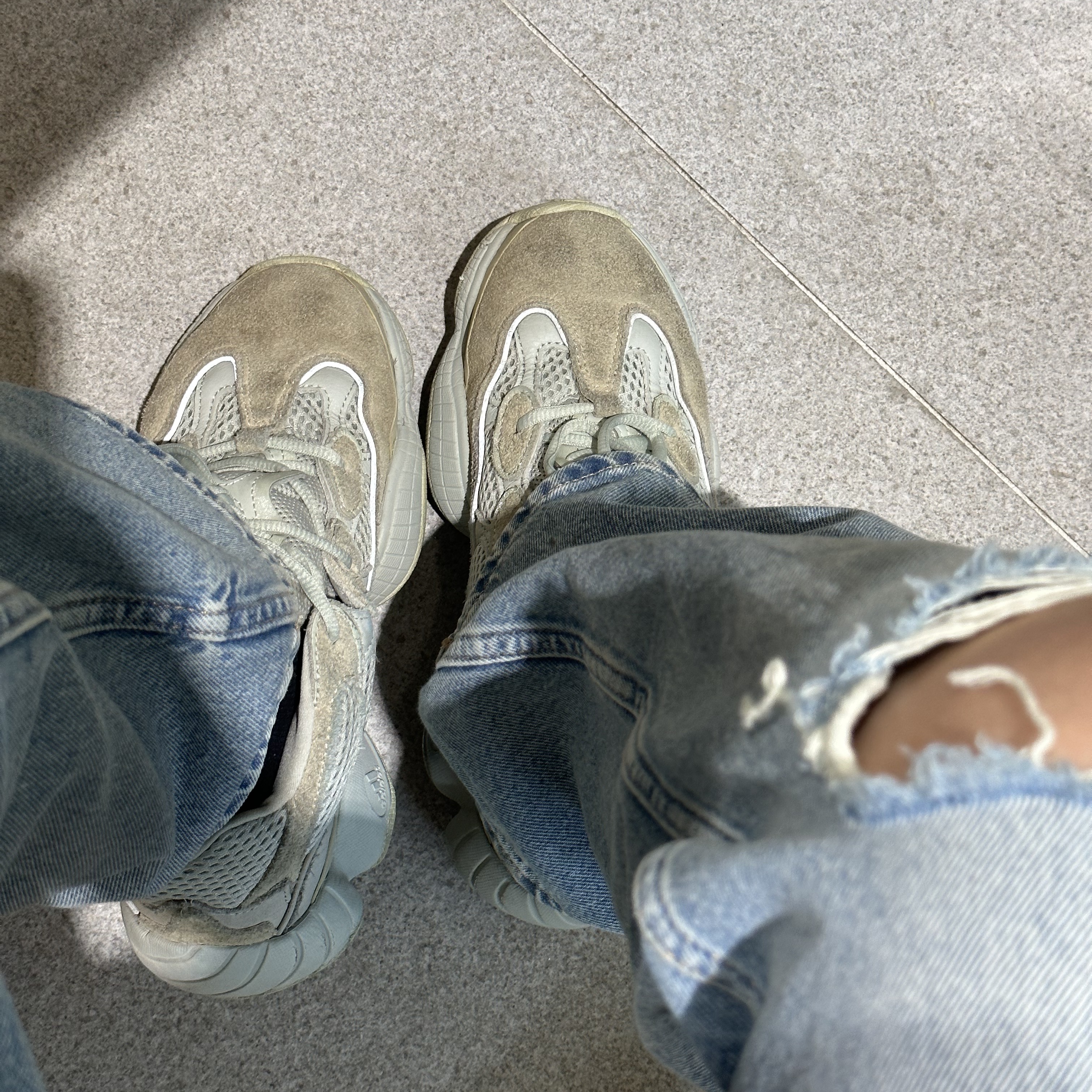 Adidas Yeezy 500 Salt 착용 스타일