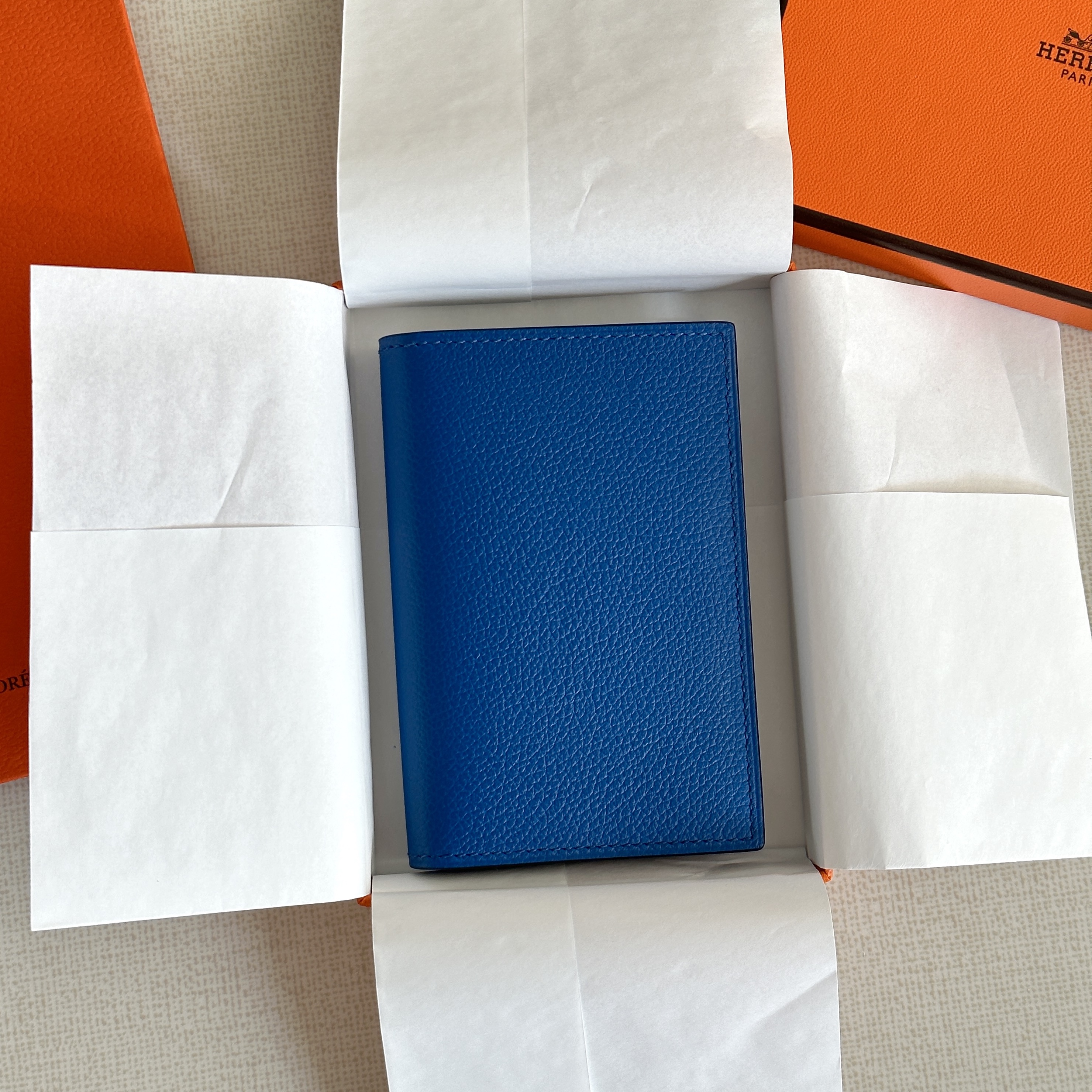 Hermes MC² Euclide Card Holder Evercolor & Bleu de France 착용 스타일 - 1