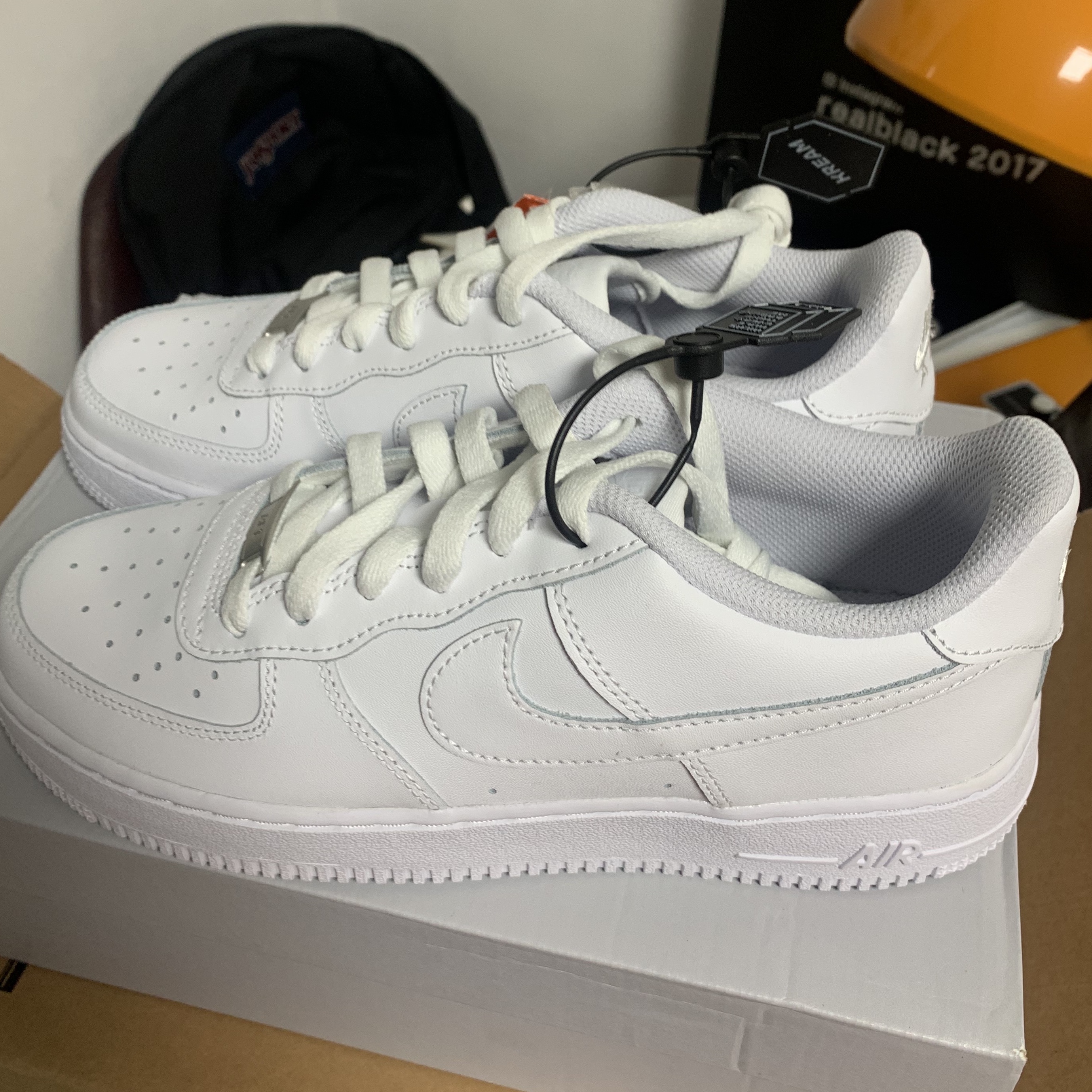 (GS) Nike Air Force 1 LE White 착용 스타일