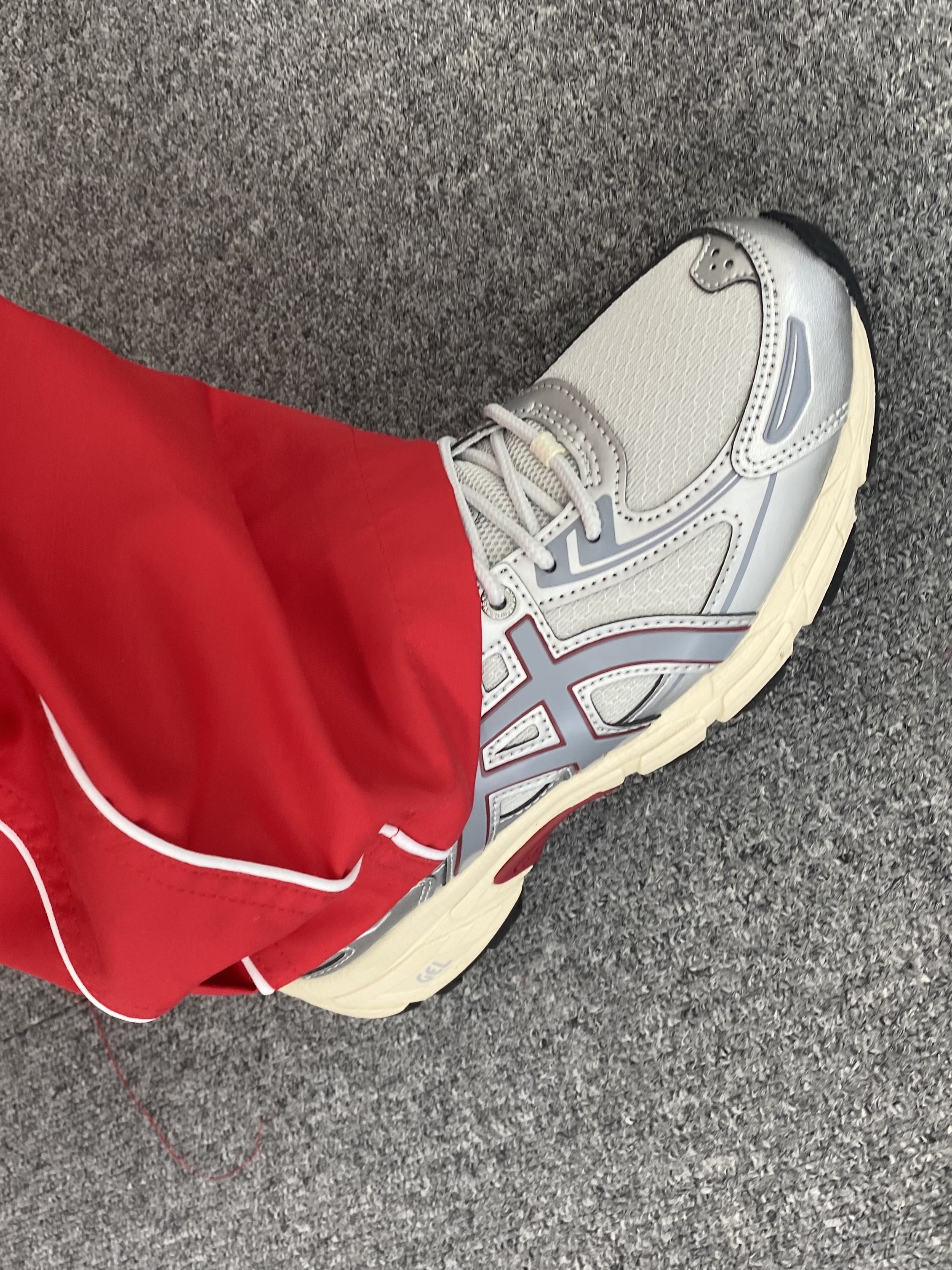 (W) Asics Gel-Venture 6 Glacier Grey Sheet Rock 착용 스타일 - 2