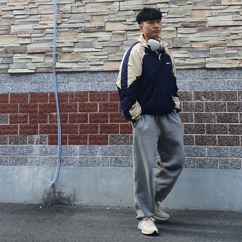 Nike x Cav Empt Track Jacket Navy, New Balance 2002R White Ivory 착용 스타일 - 3