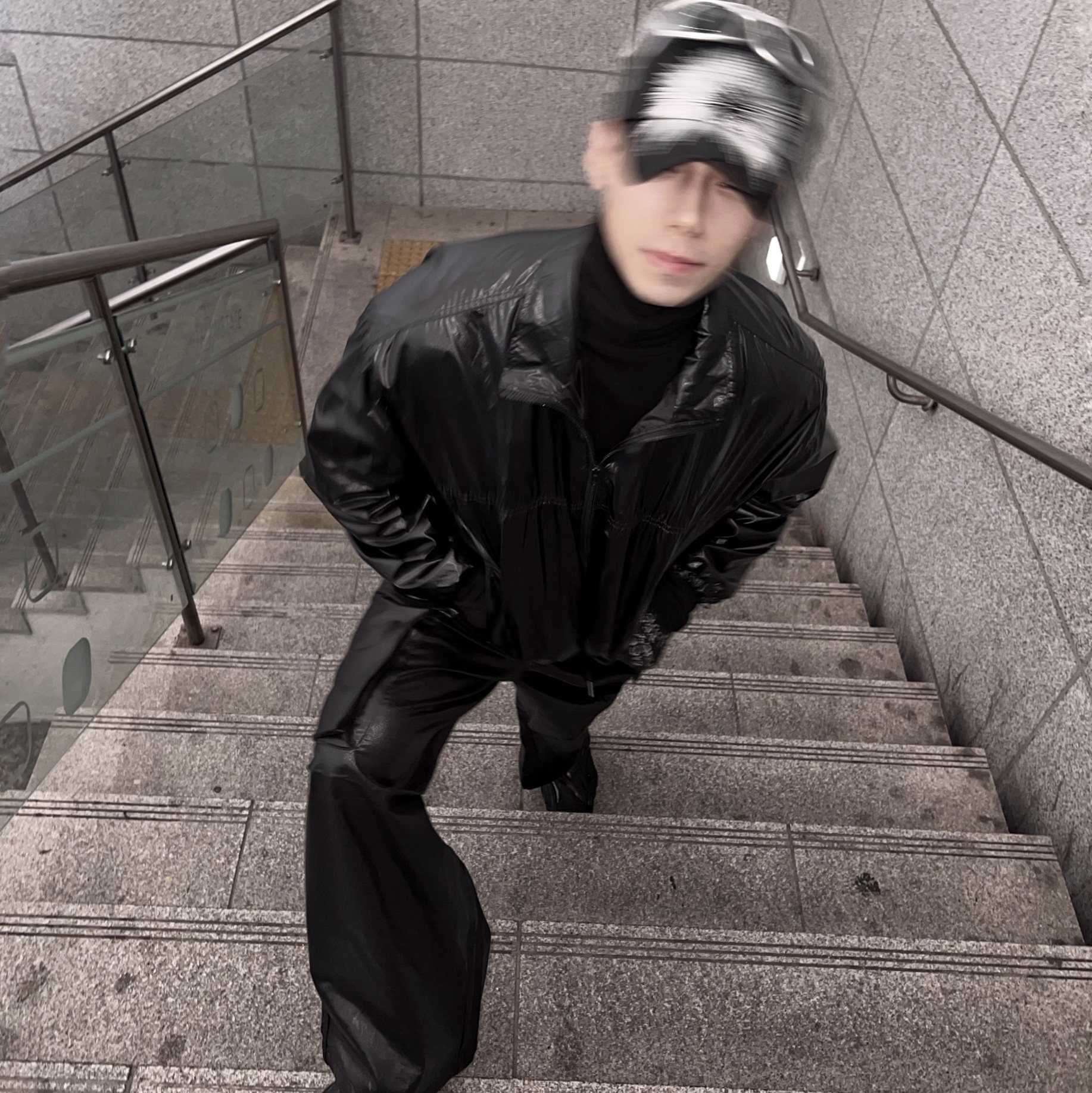 Balenciaga Tyrex Sneakers Black 착용 스타일 - 2