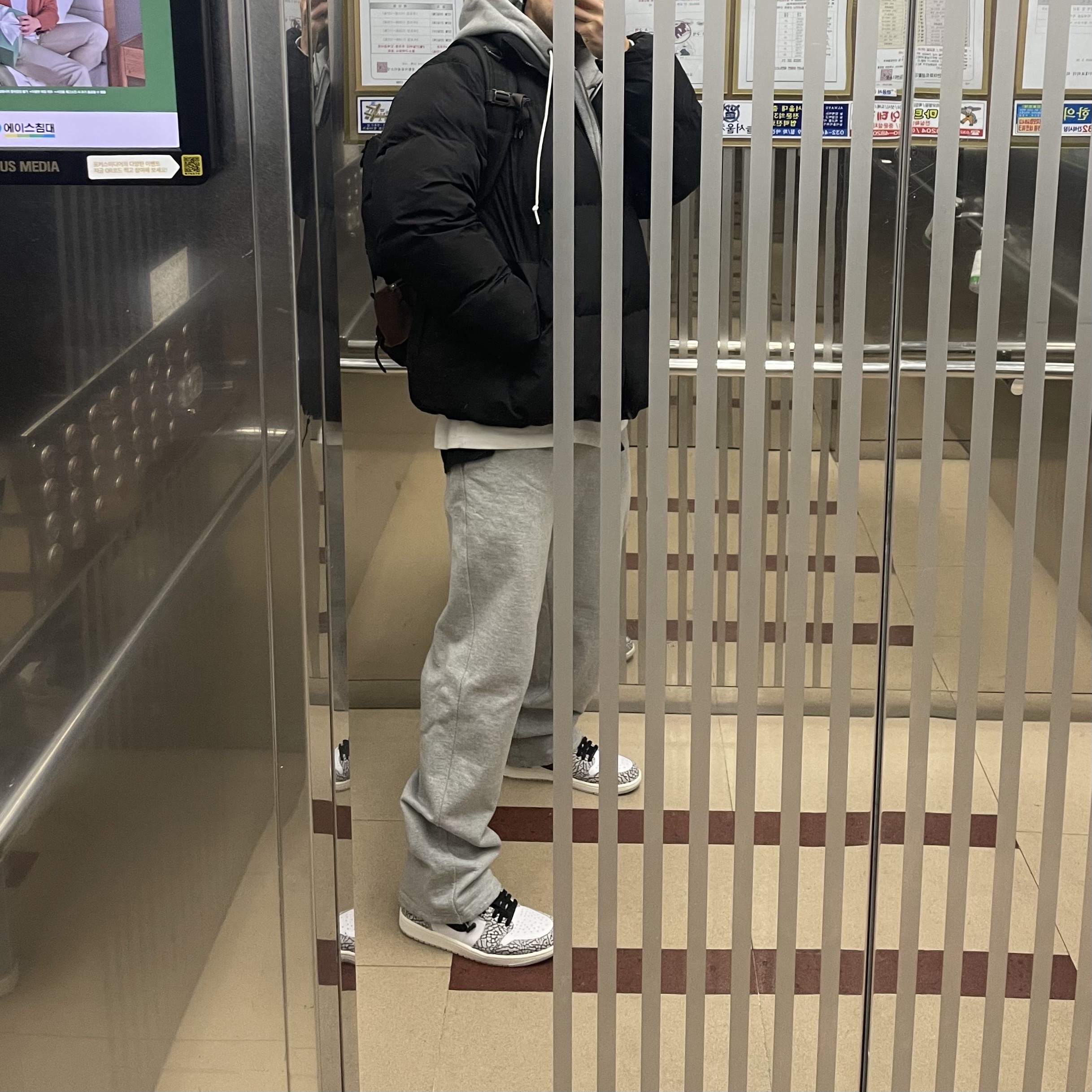 Jordan 1 Retro High OG White Cement 착용 스타일