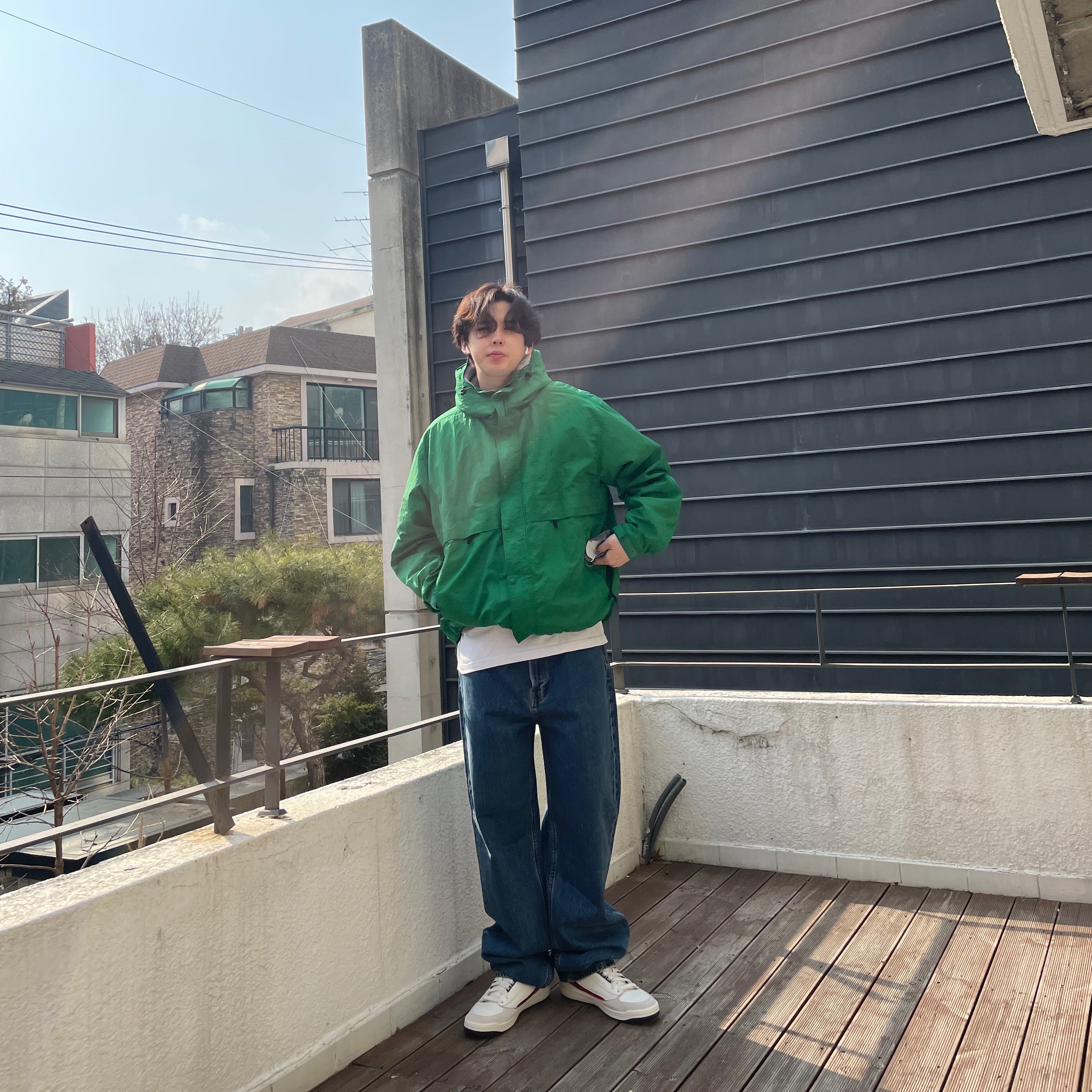 Palace x CK1 Baggy Jean Tinted Sandstone Indigo - 22SS, Supreme Box Logo L/S T-Shirt White - 20FW 착용 스타일 - 1