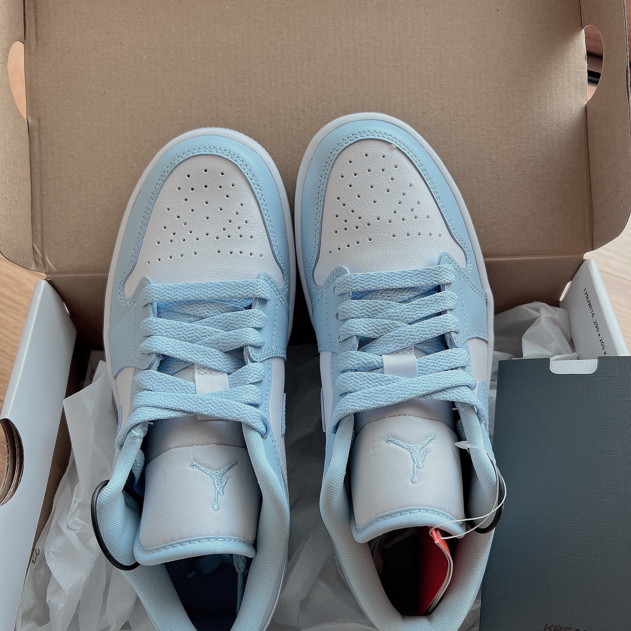 (W) Jordan 1 Low White Ice Blue 착용 스타일