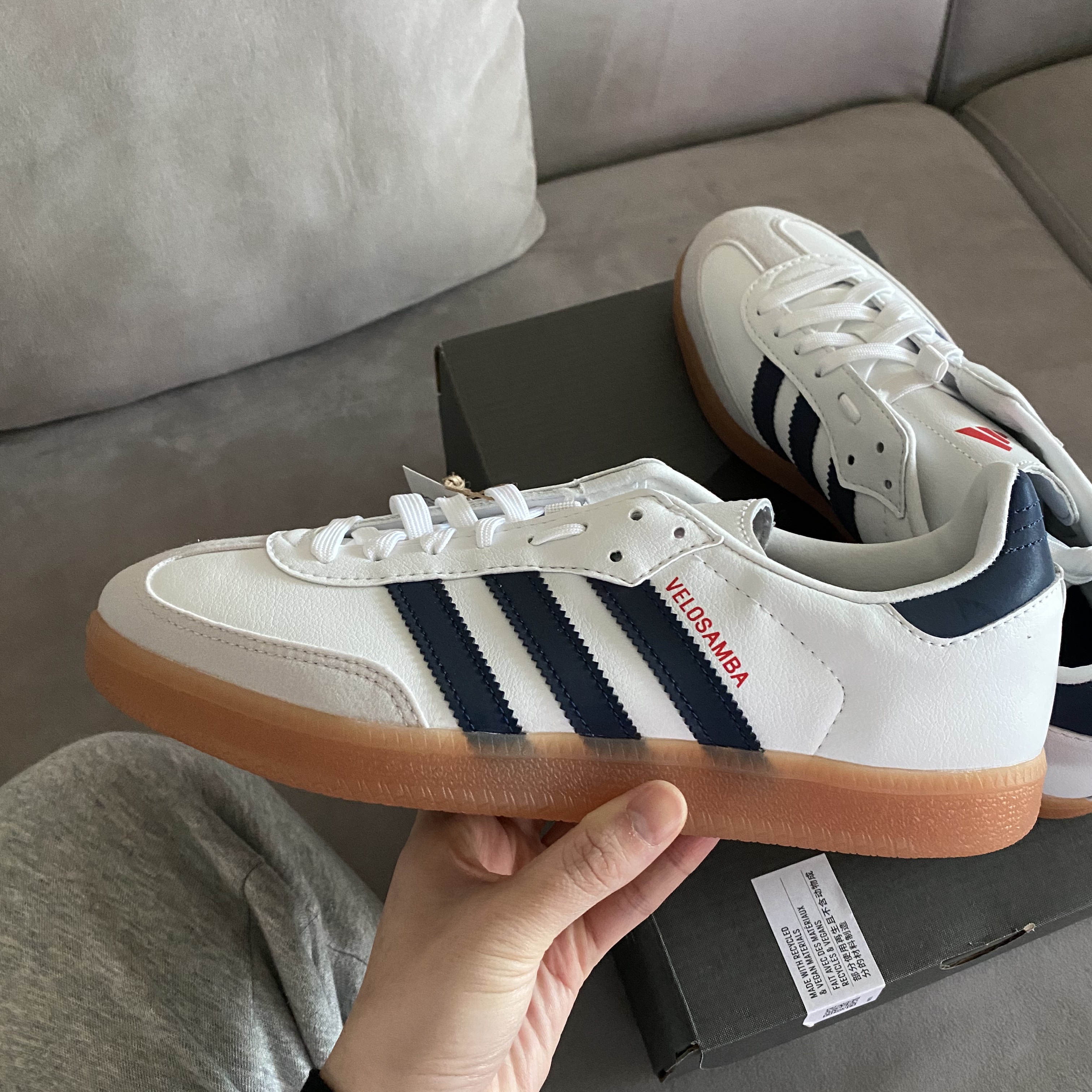 Adidas Velosamba Vegan Cycling Cloud White Team Navy Blue 착용 스타일 - 1