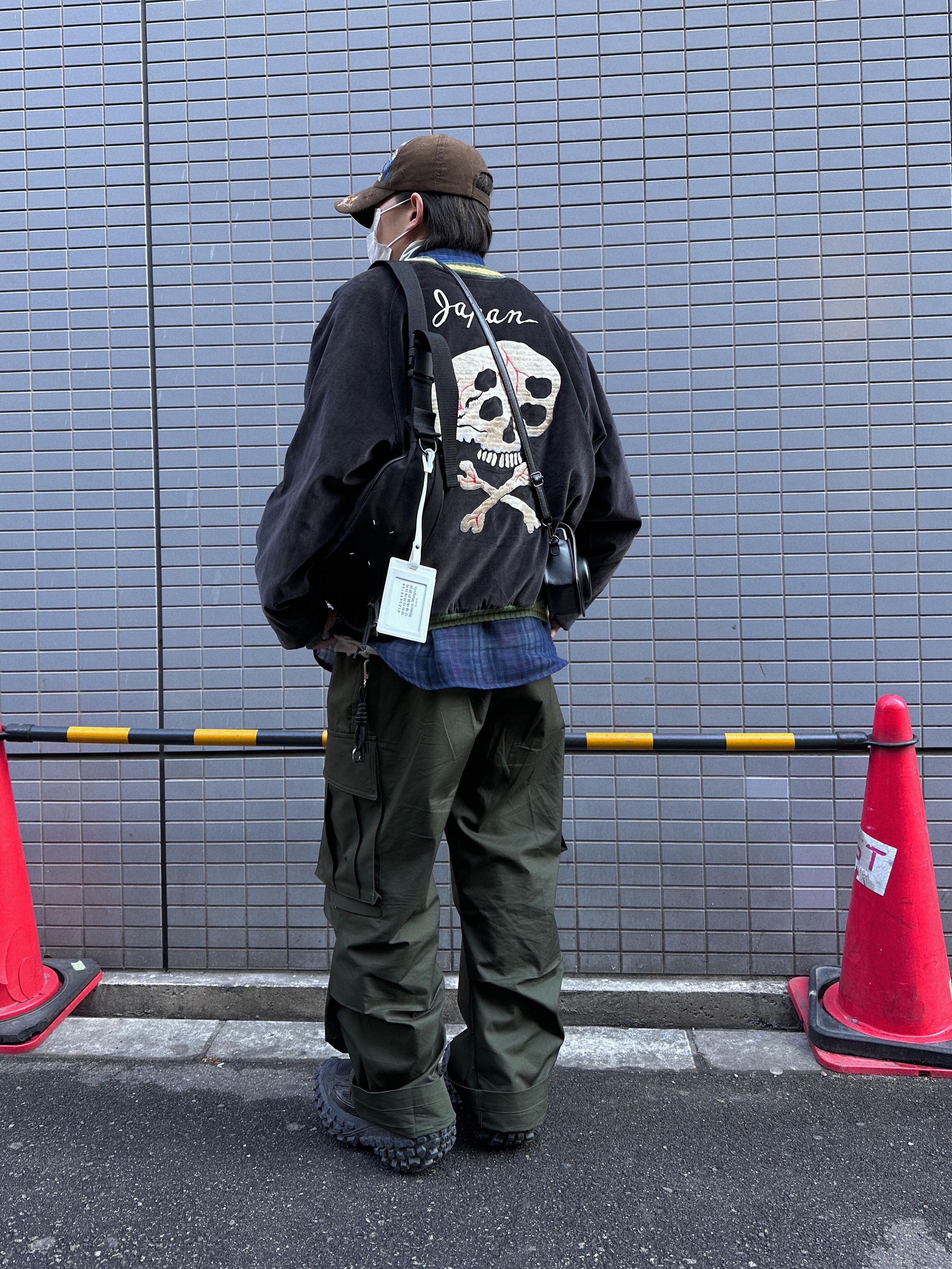 Kapital Velveteen Sulfide Souvenir Rain Skull Jacket Black, Balenciaga Defender Sneakers Black 착용 스타일 - 1