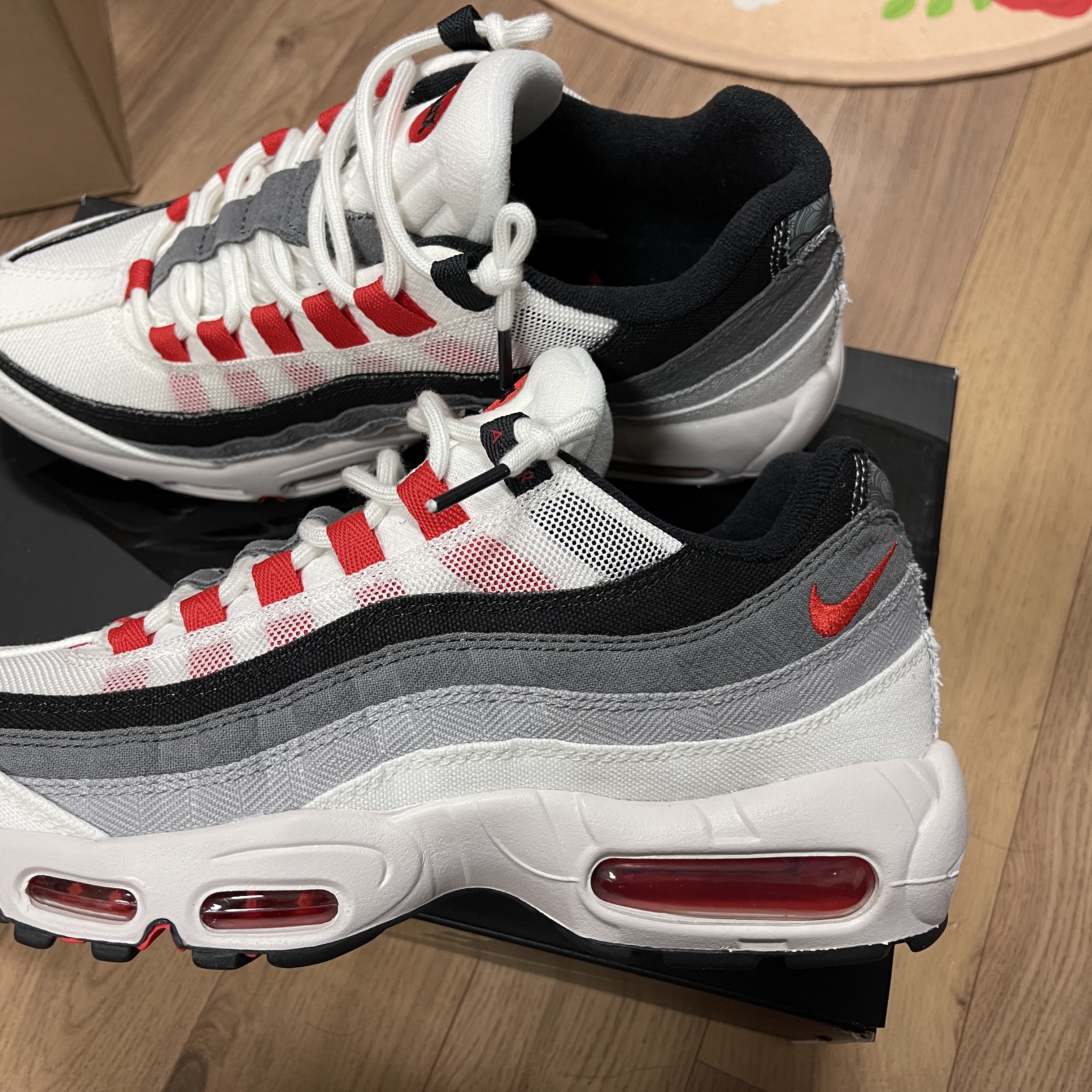 Nike Air Max 95 QS Smoke Grey 착용 스타일 - 4